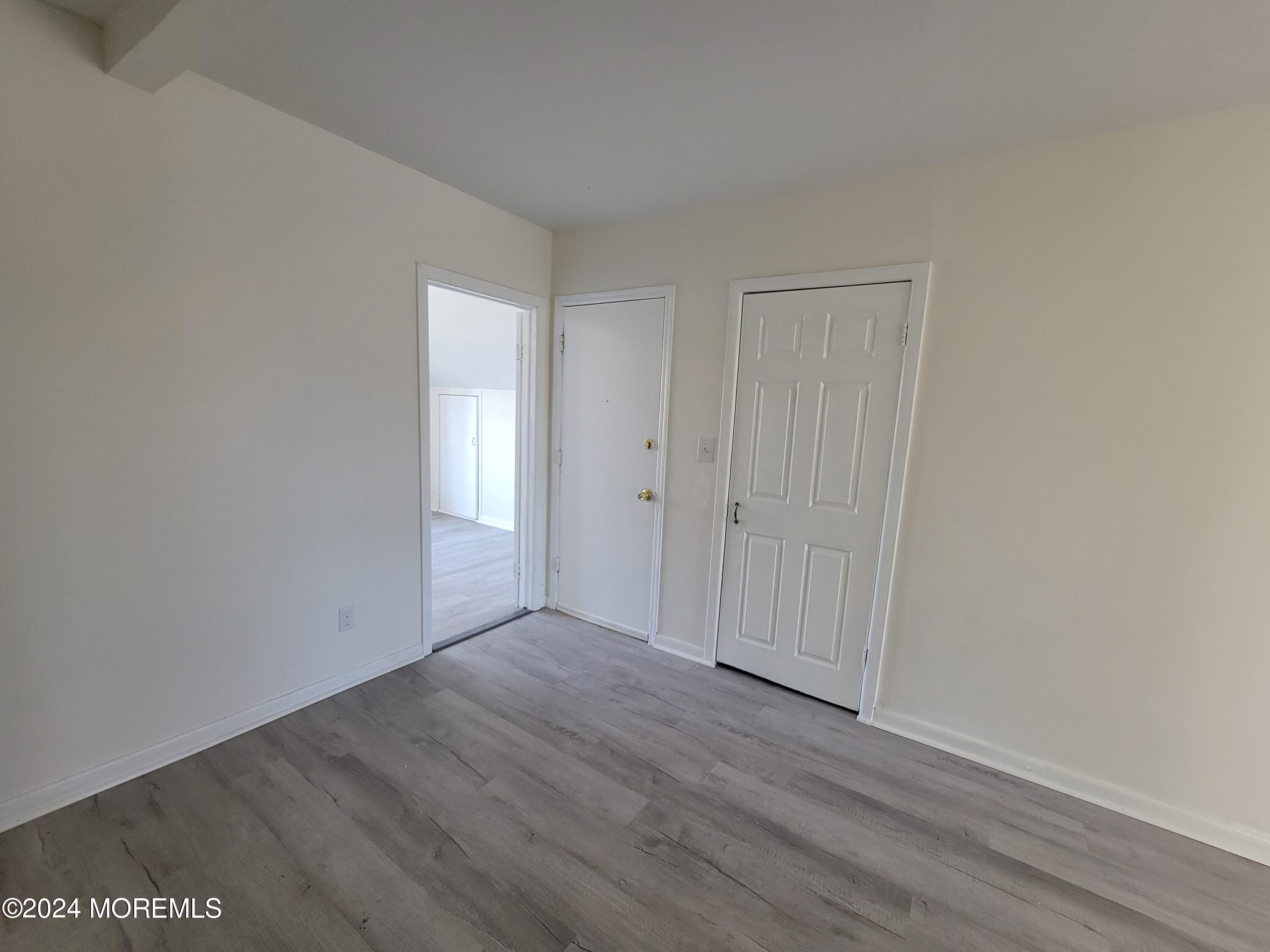 254 Rockwell Avenue, B (UPSTAIIRS)