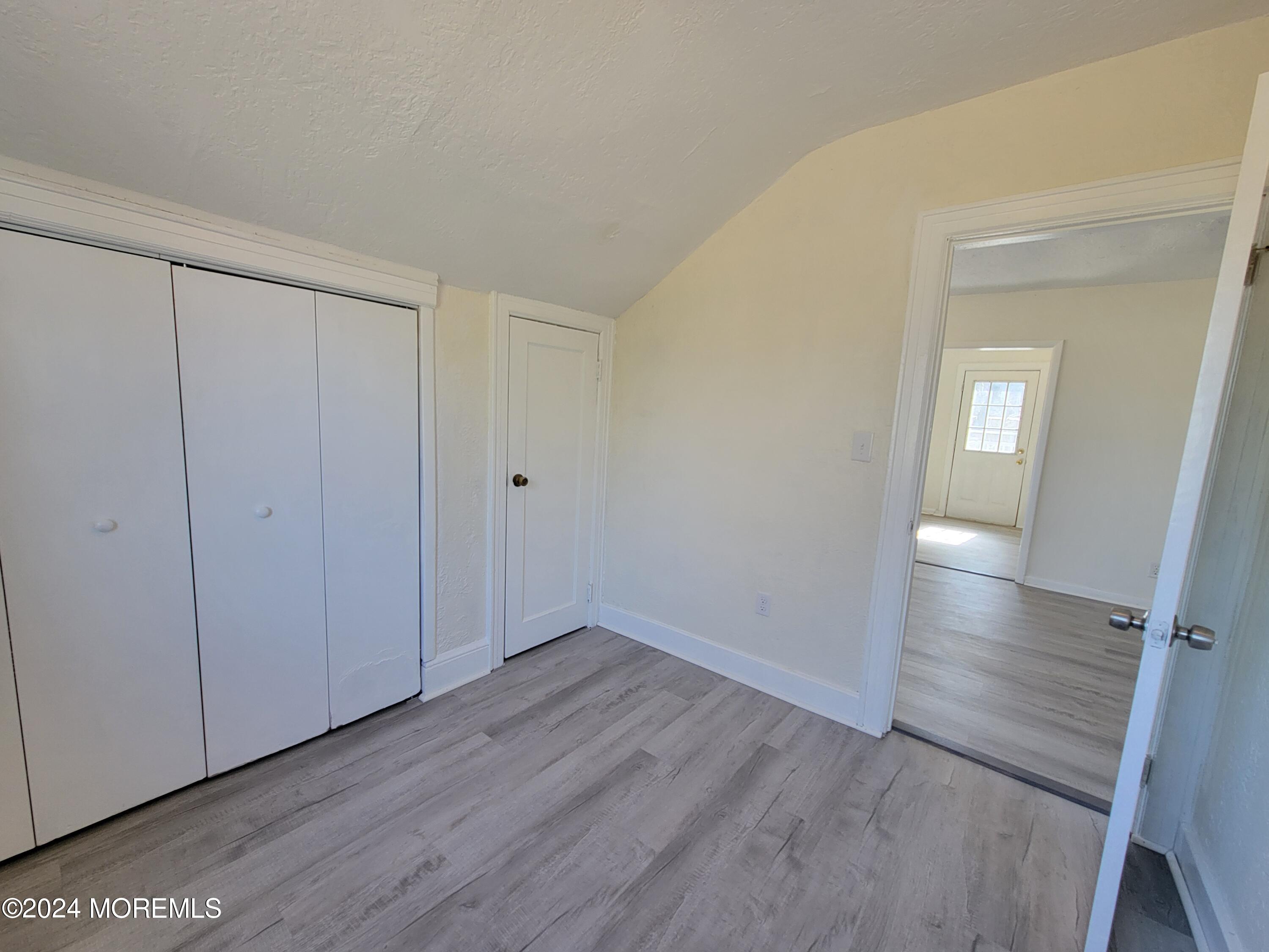 254 Rockwell Avenue, B (UPSTAIIRS)