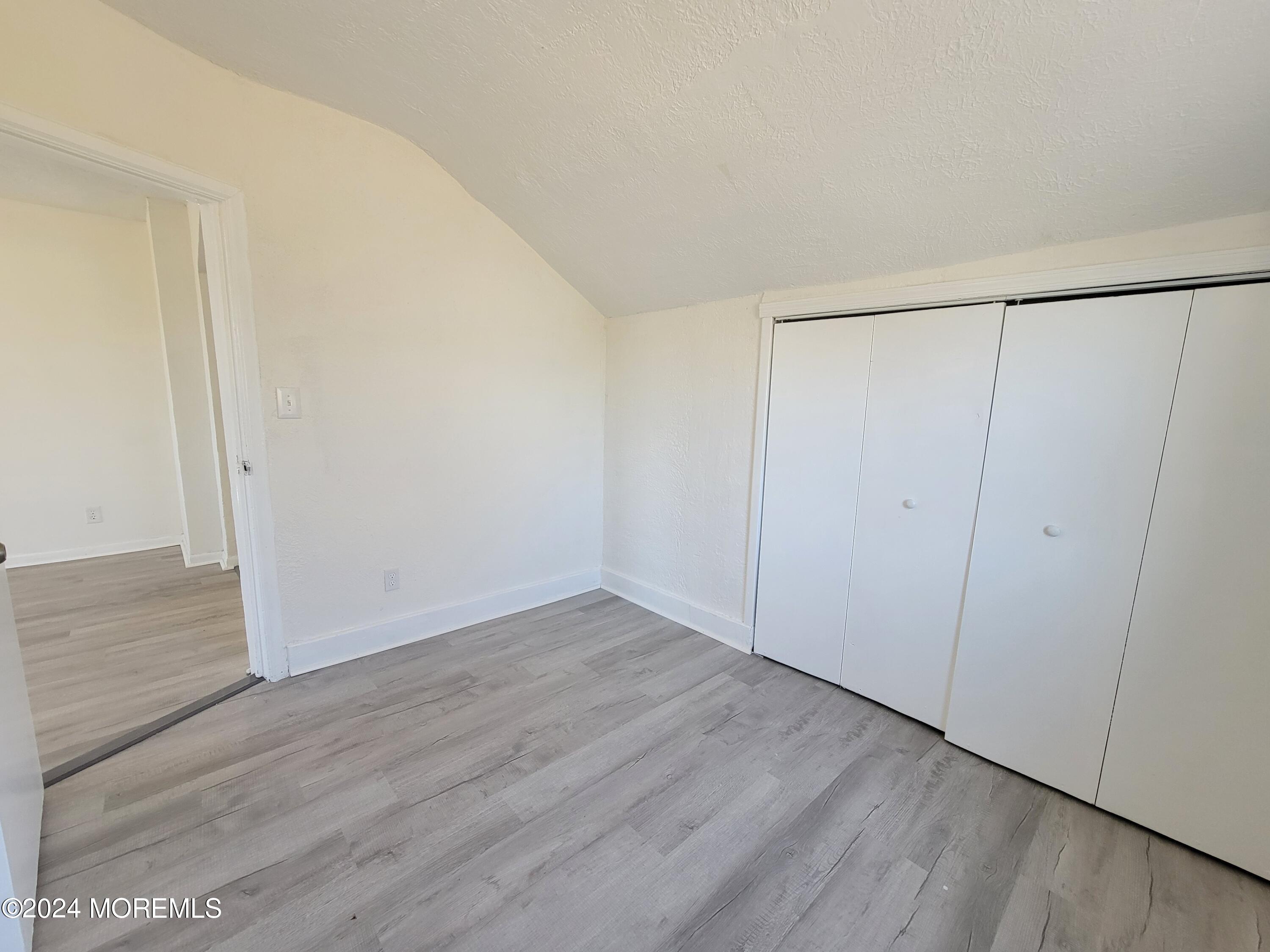 254 Rockwell Avenue, B (UPSTAIIRS)