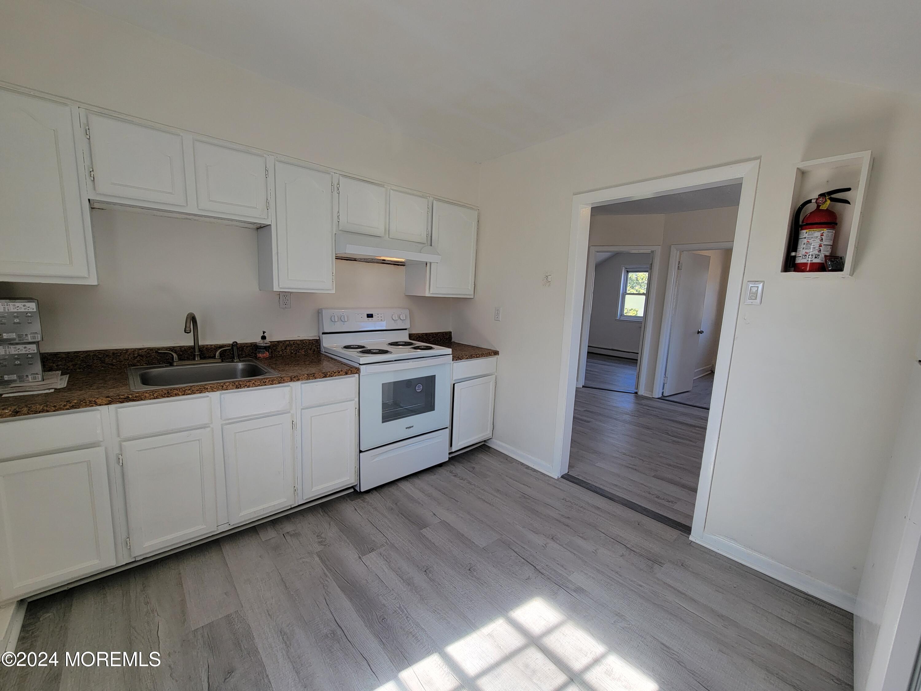 254 Rockwell Avenue, B (UPSTAIIRS)