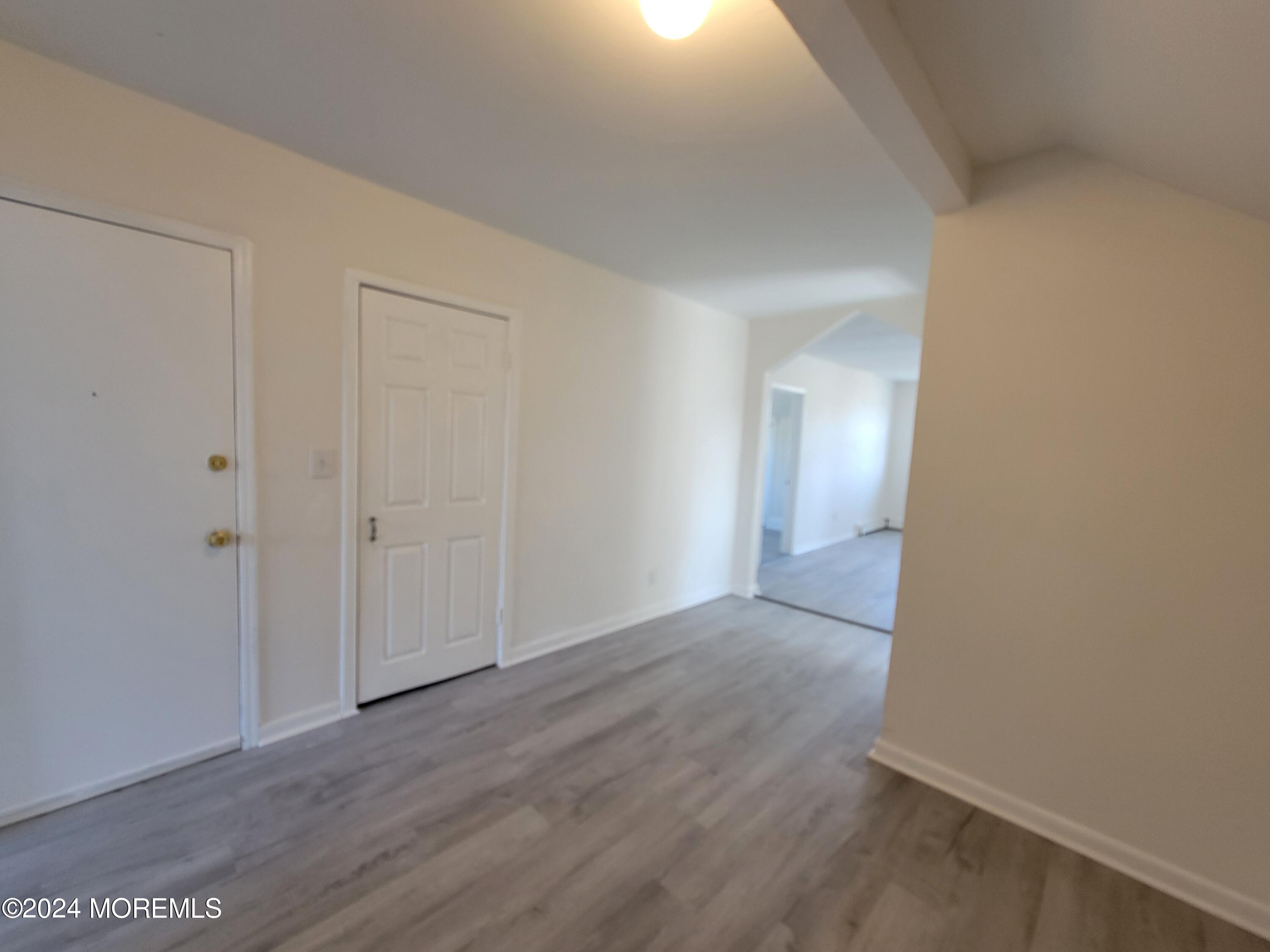 254 Rockwell Avenue, B (UPSTAIIRS)