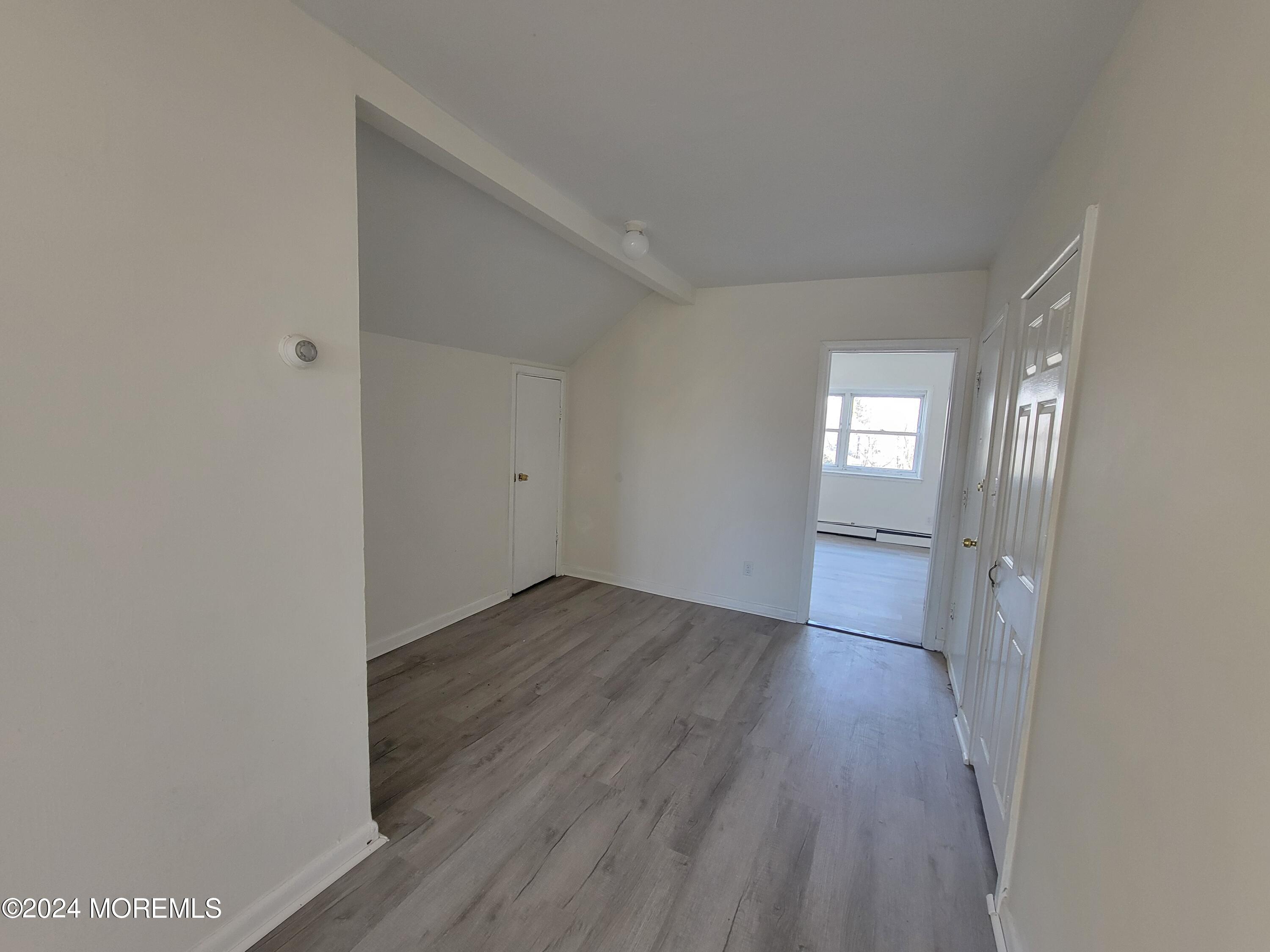 254 Rockwell Avenue, B (UPSTAIIRS)