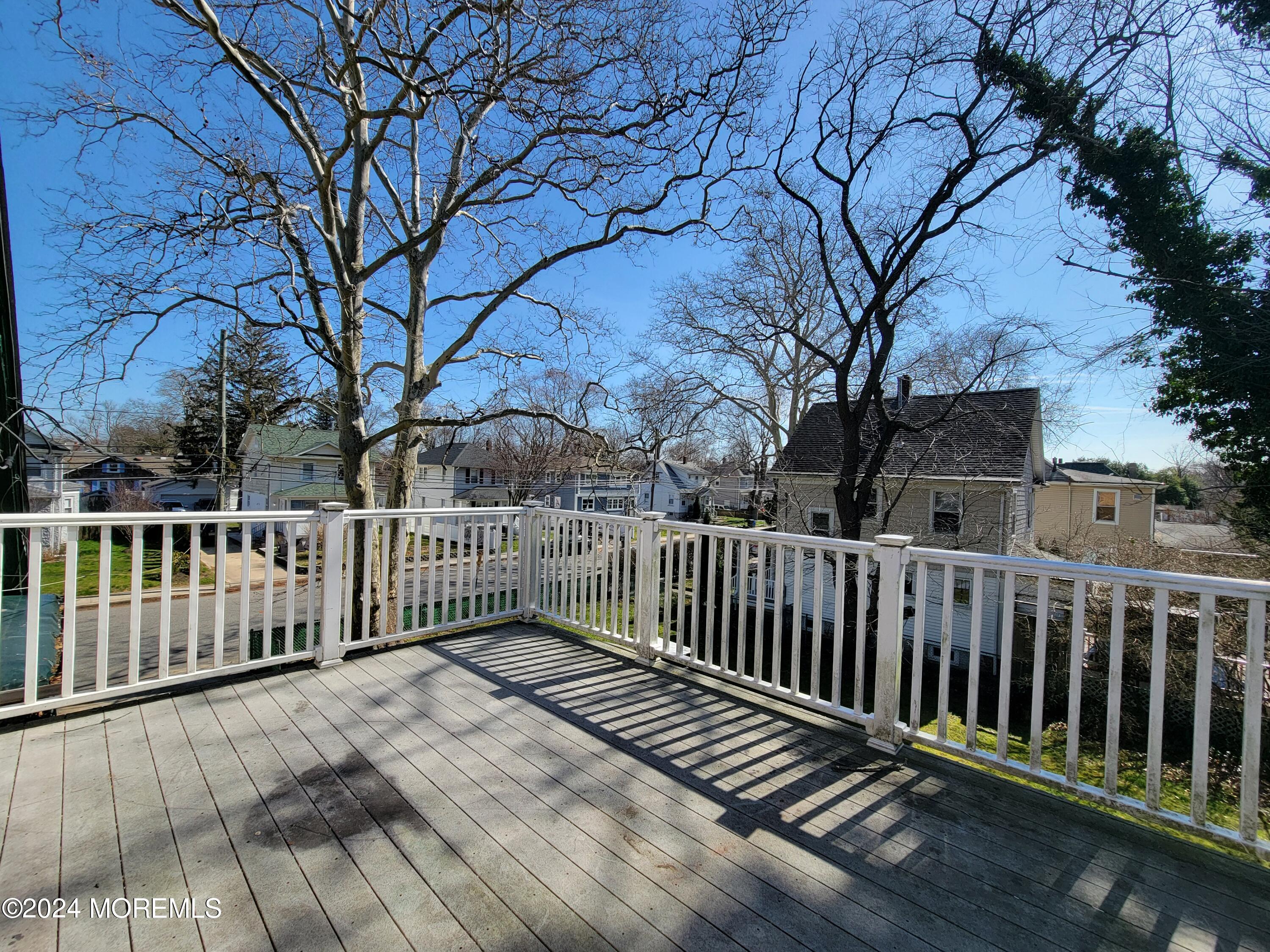 254 Rockwell Avenue, B (UPSTAIIRS)