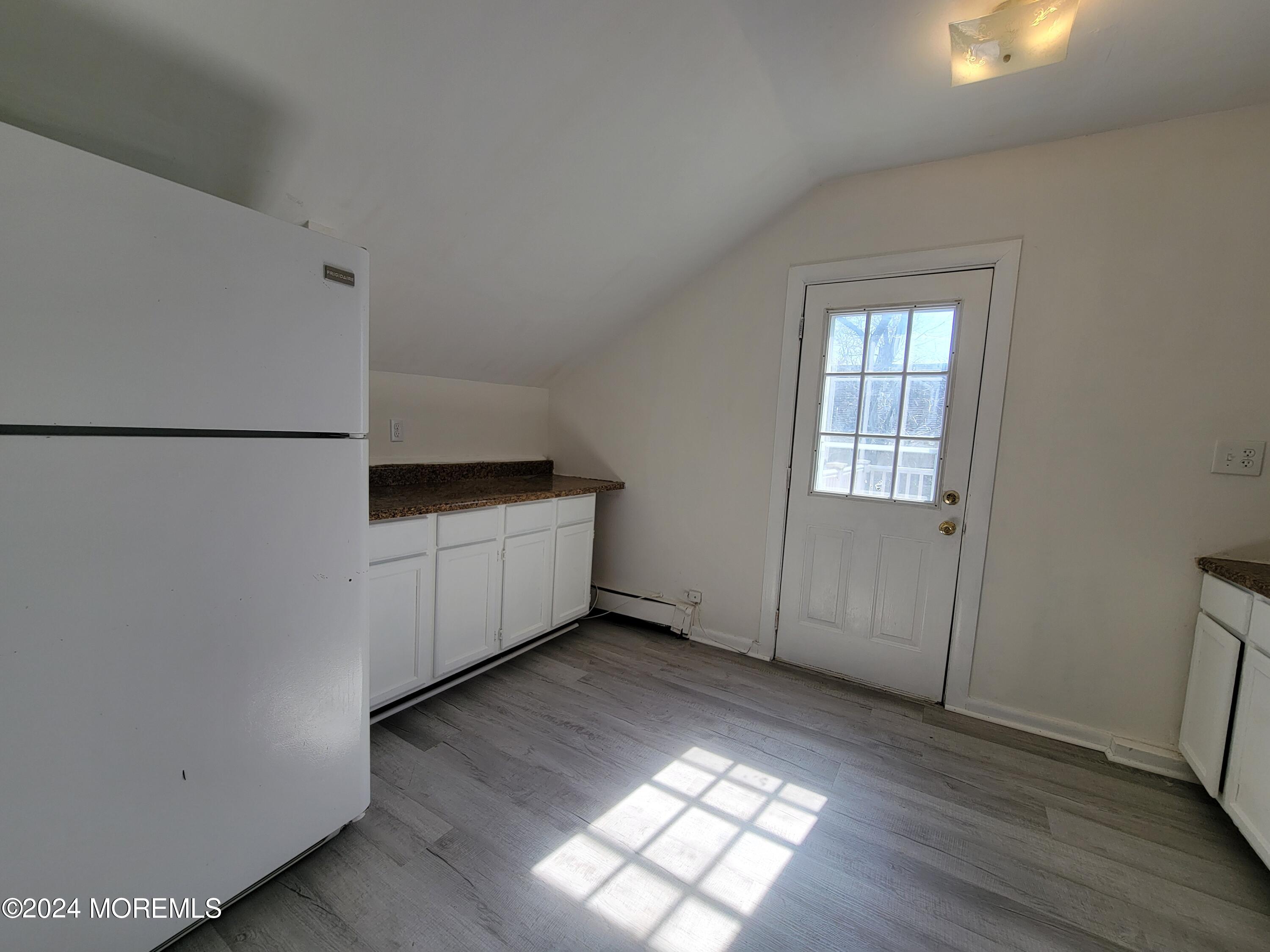 254 Rockwell Avenue, B (UPSTAIIRS)