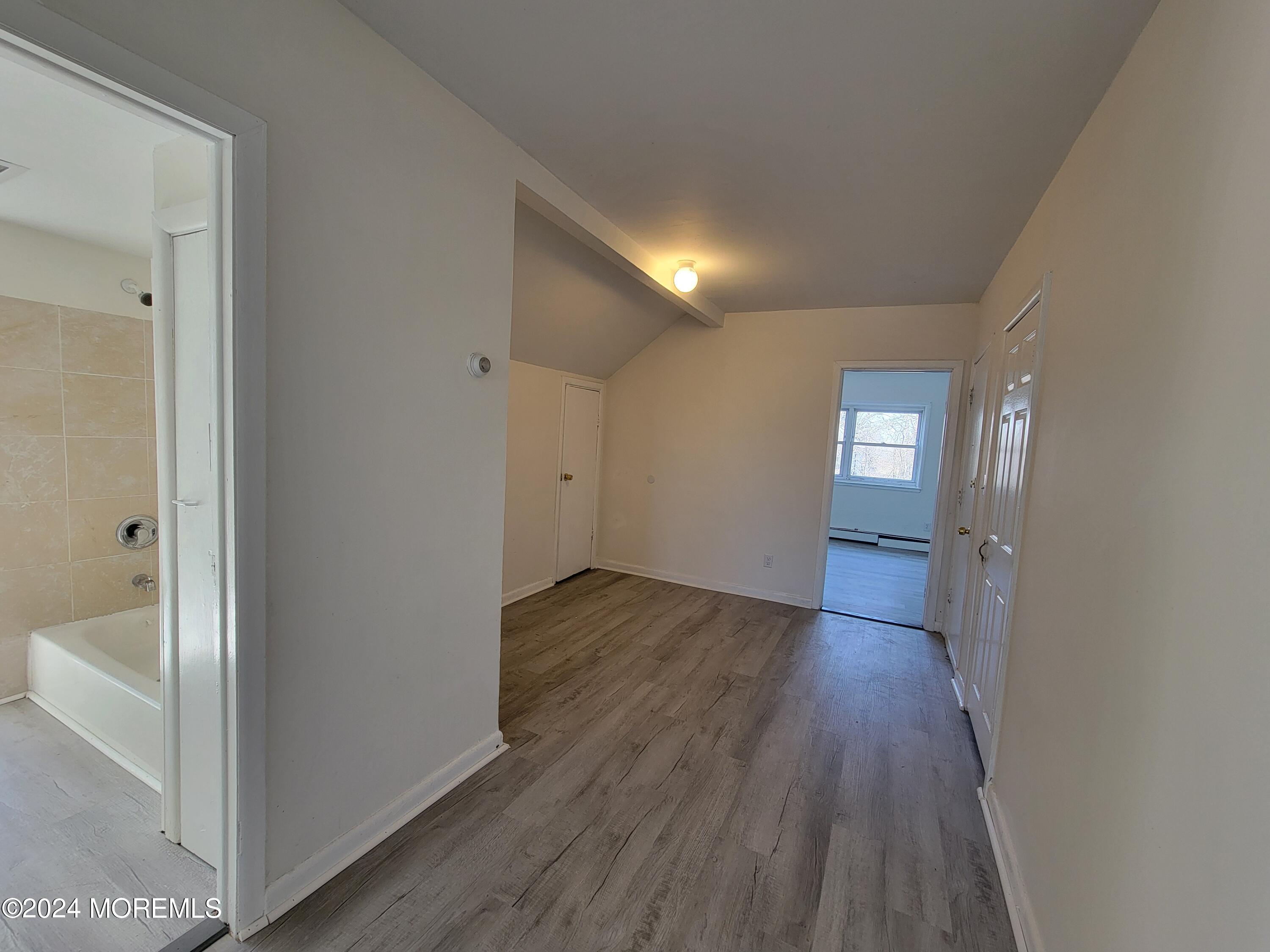 254 Rockwell Avenue, B (UPSTAIIRS)
