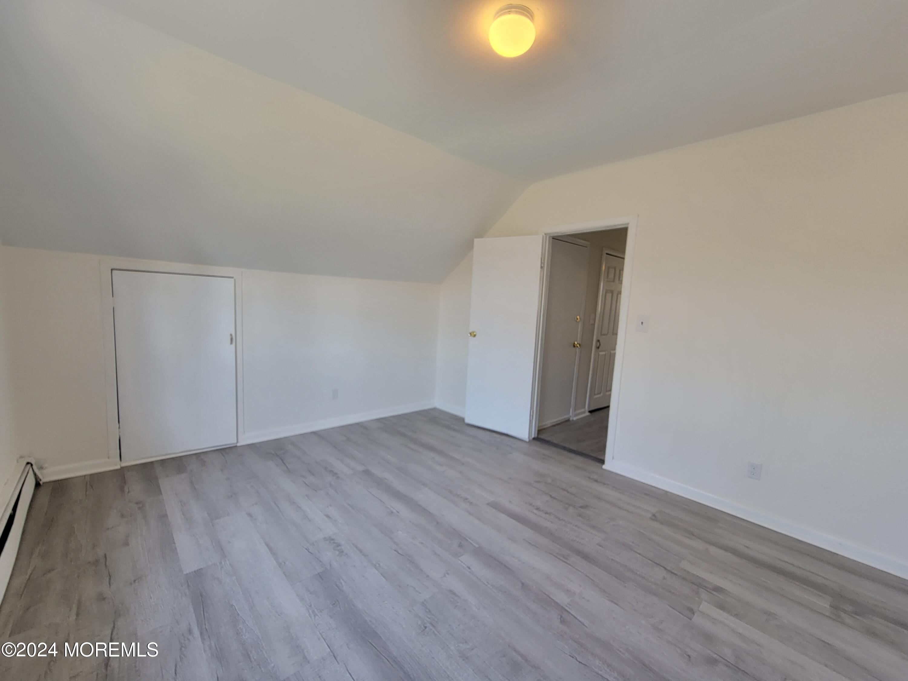 254 Rockwell Avenue, B (UPSTAIIRS)