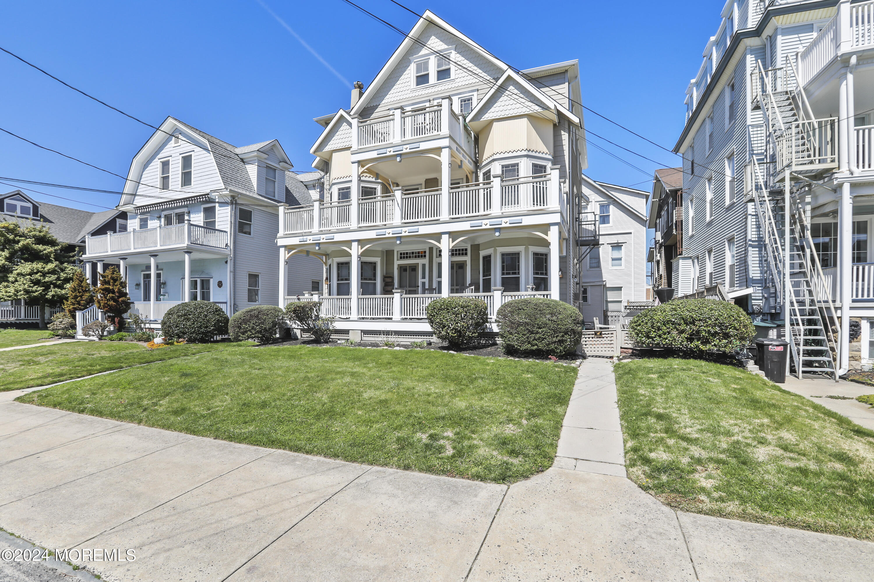 7 Abbott Avenue, 1W