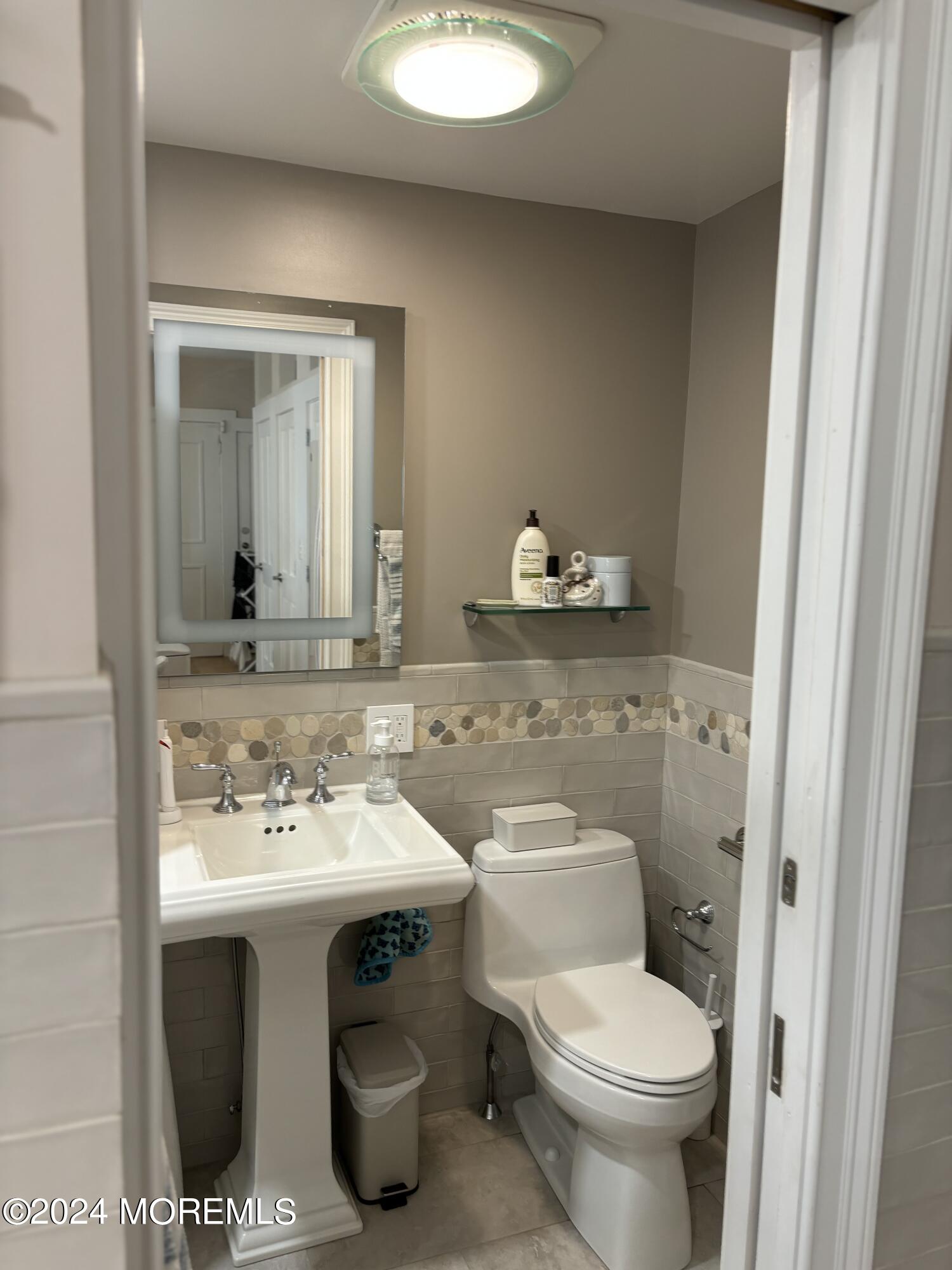 7 Abbott Avenue, 1W