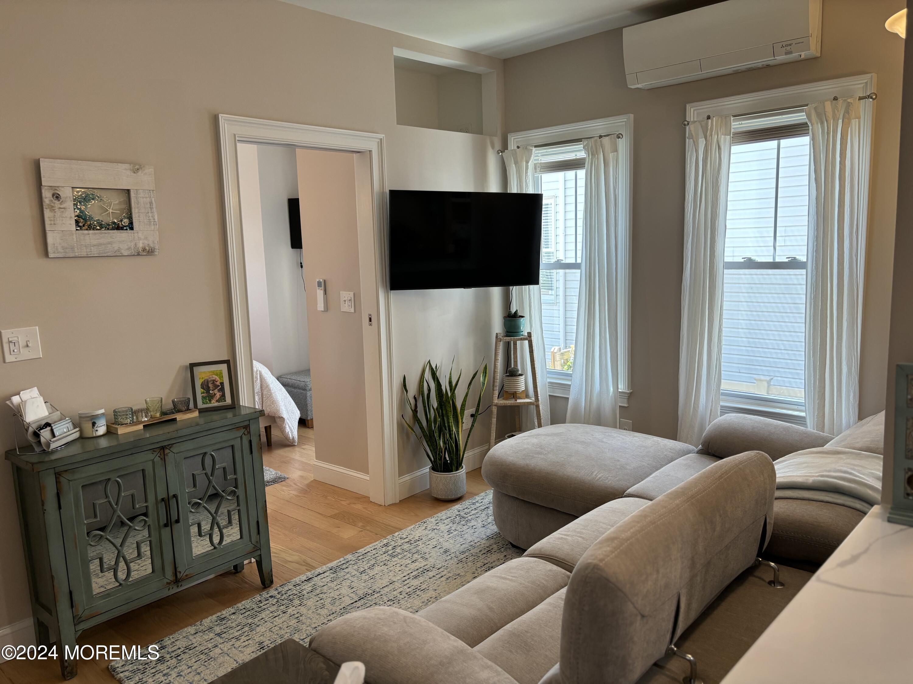 7 Abbott Avenue, 1W