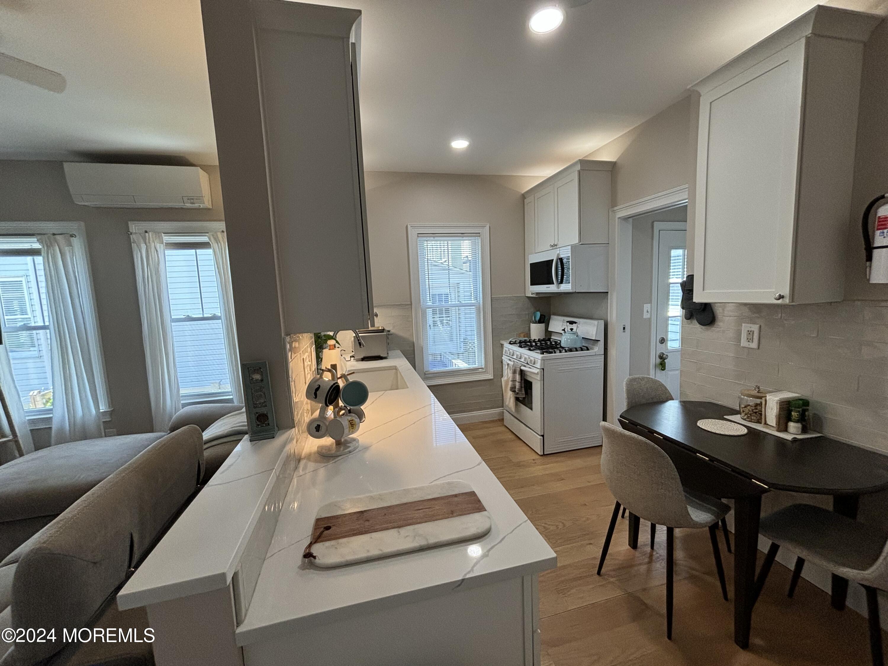 7 Abbott Avenue, 1W