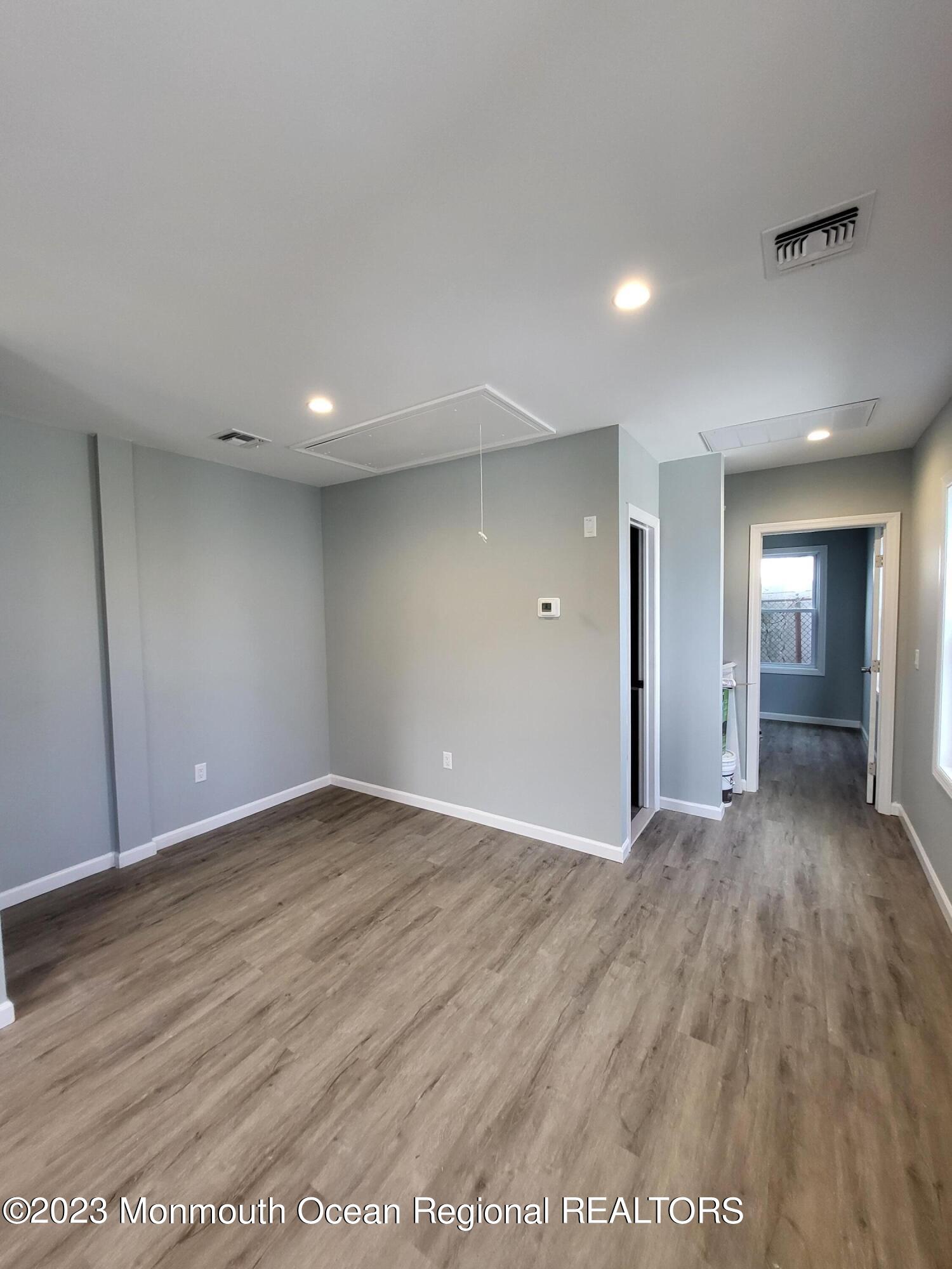 213 Center Avenue