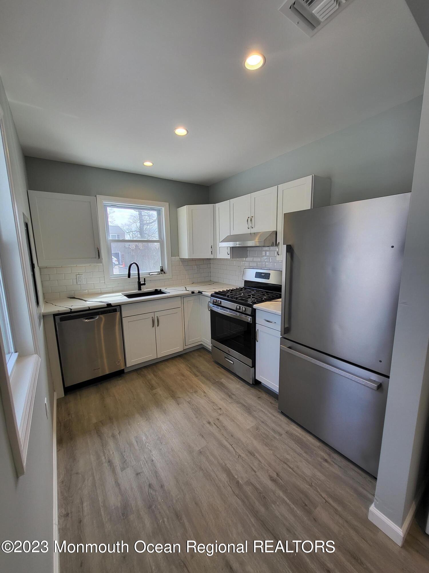 213 Center Avenue