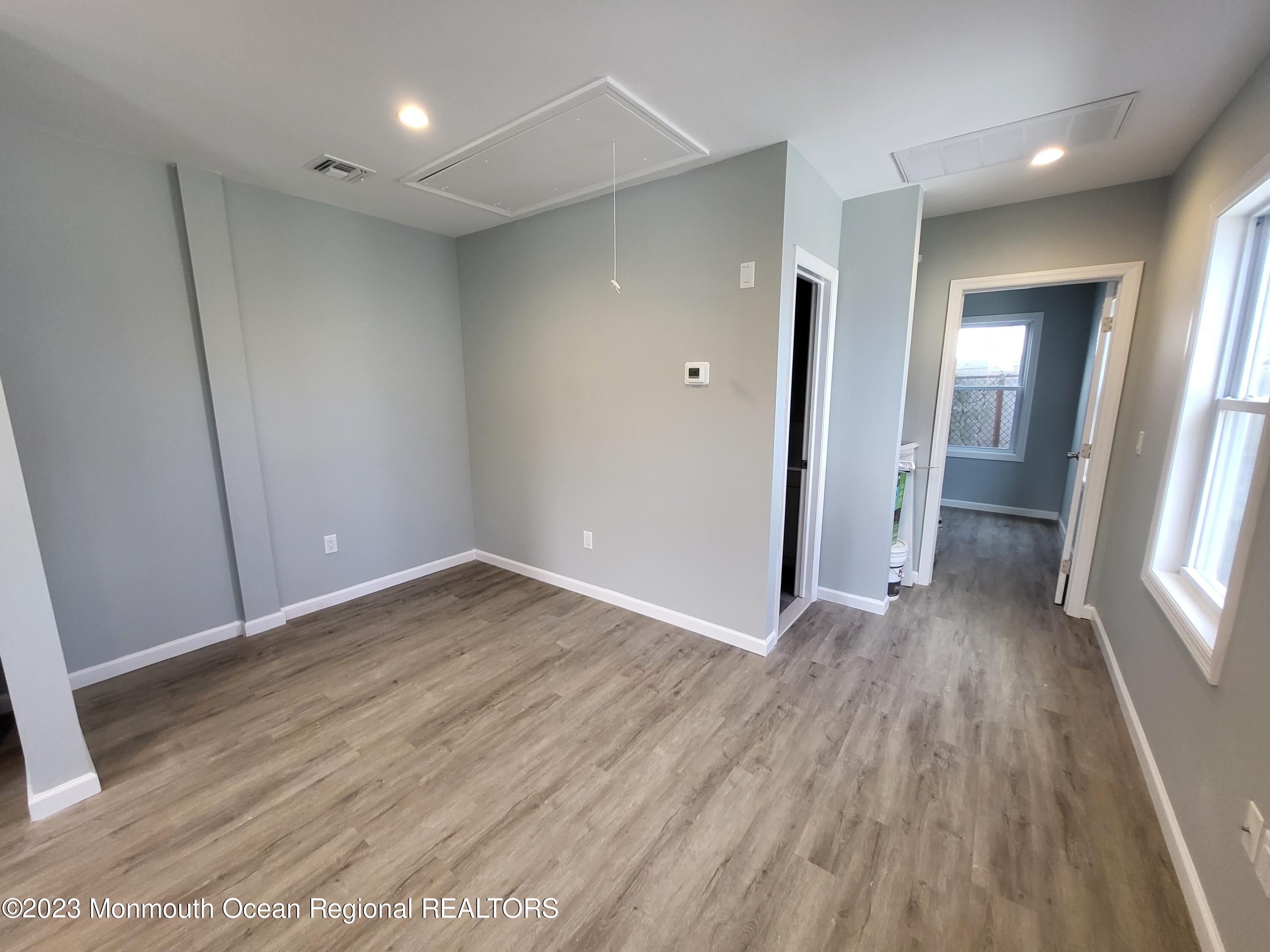 213 Center Avenue