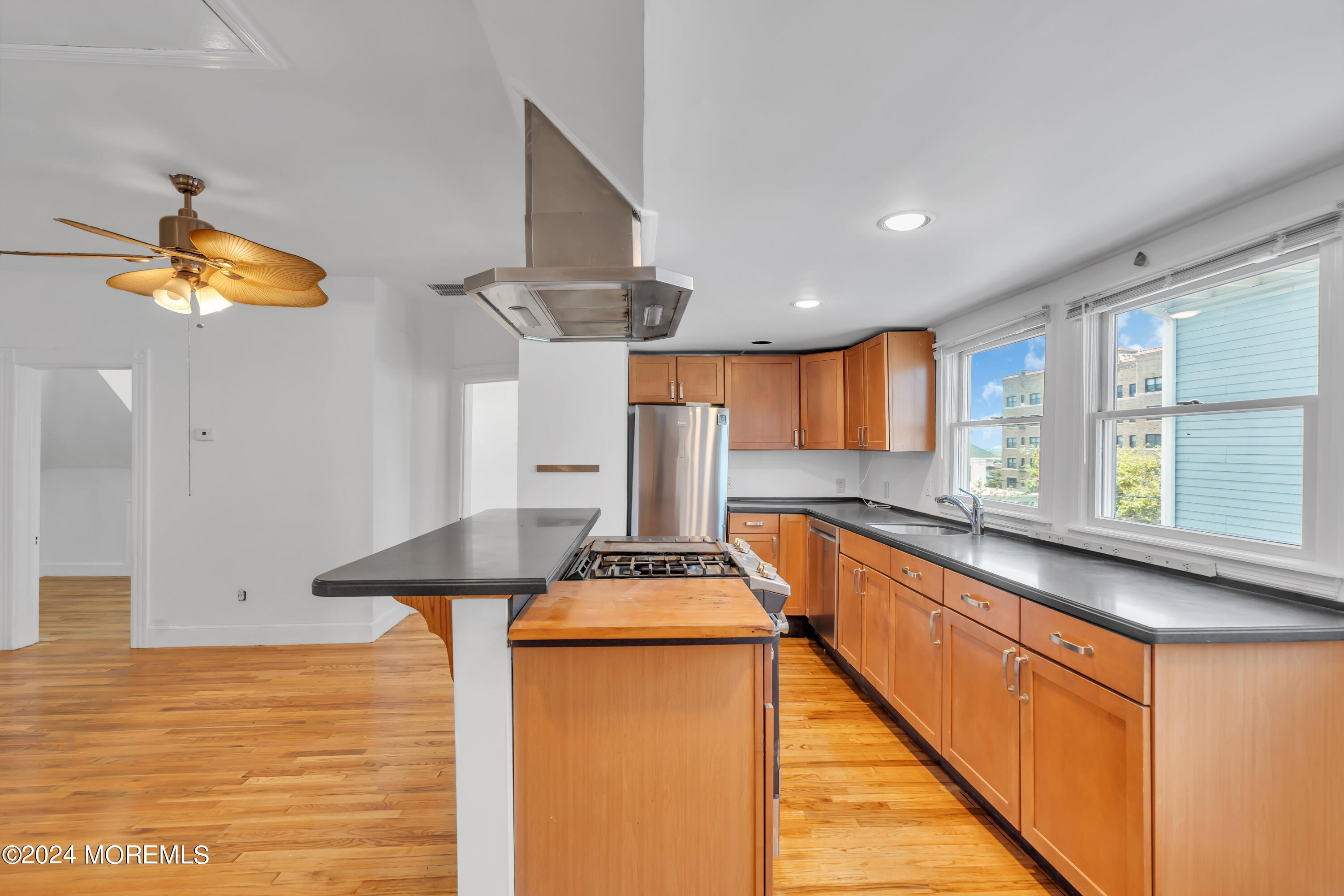 304 8th Avenue, 3