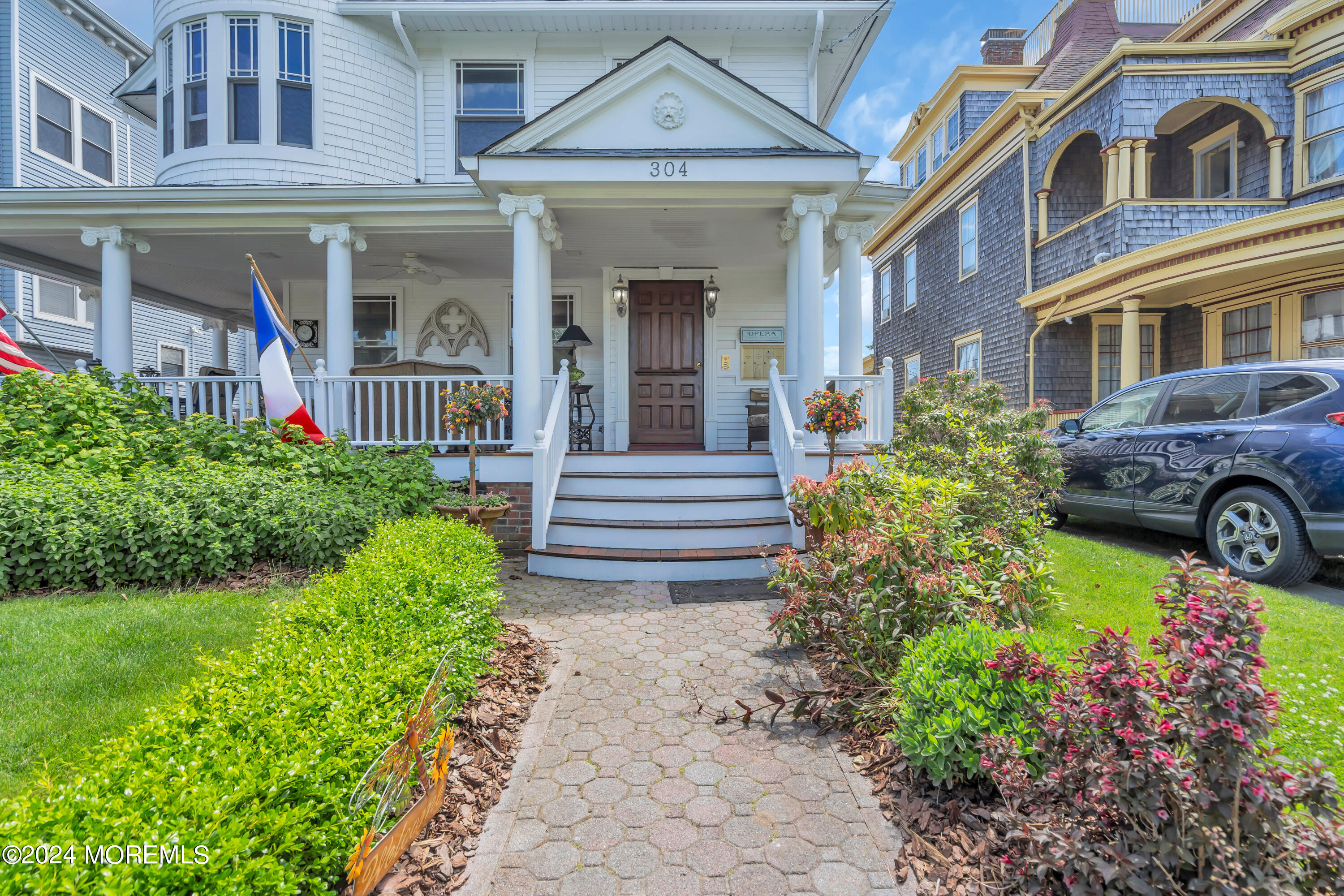 304 8th Avenue, 3