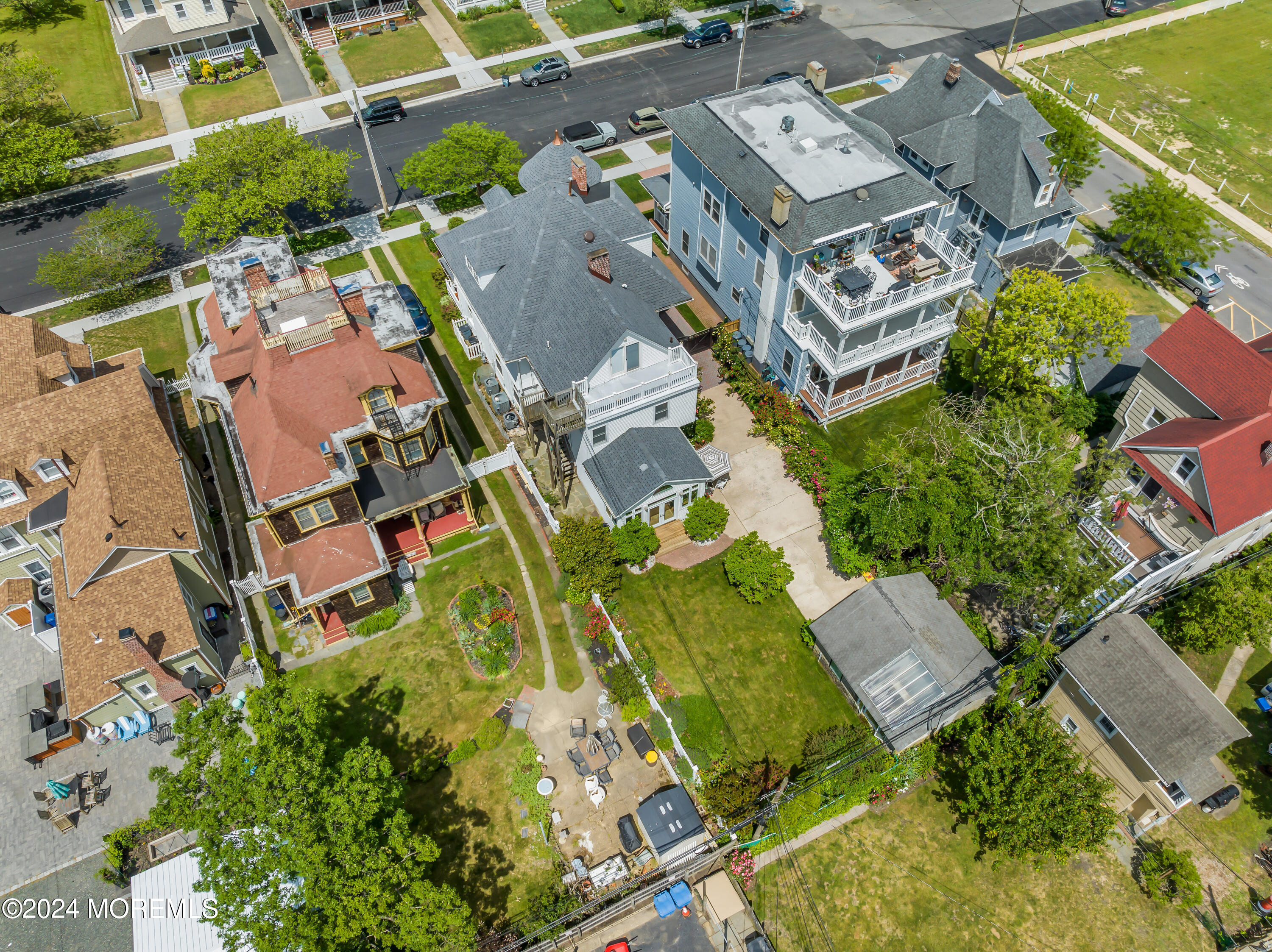 304 8th Avenue, 3
