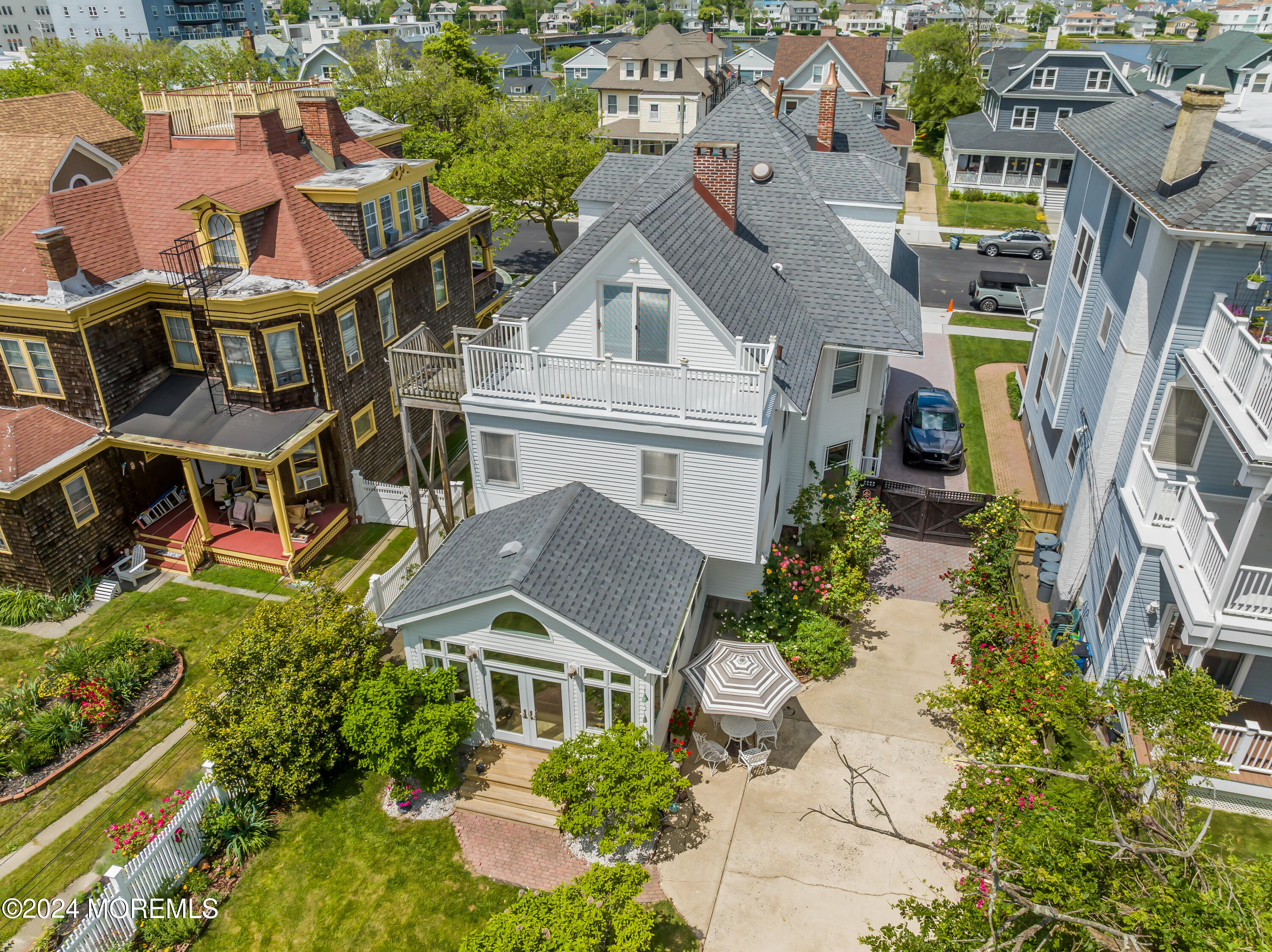 304 8th Avenue, 3