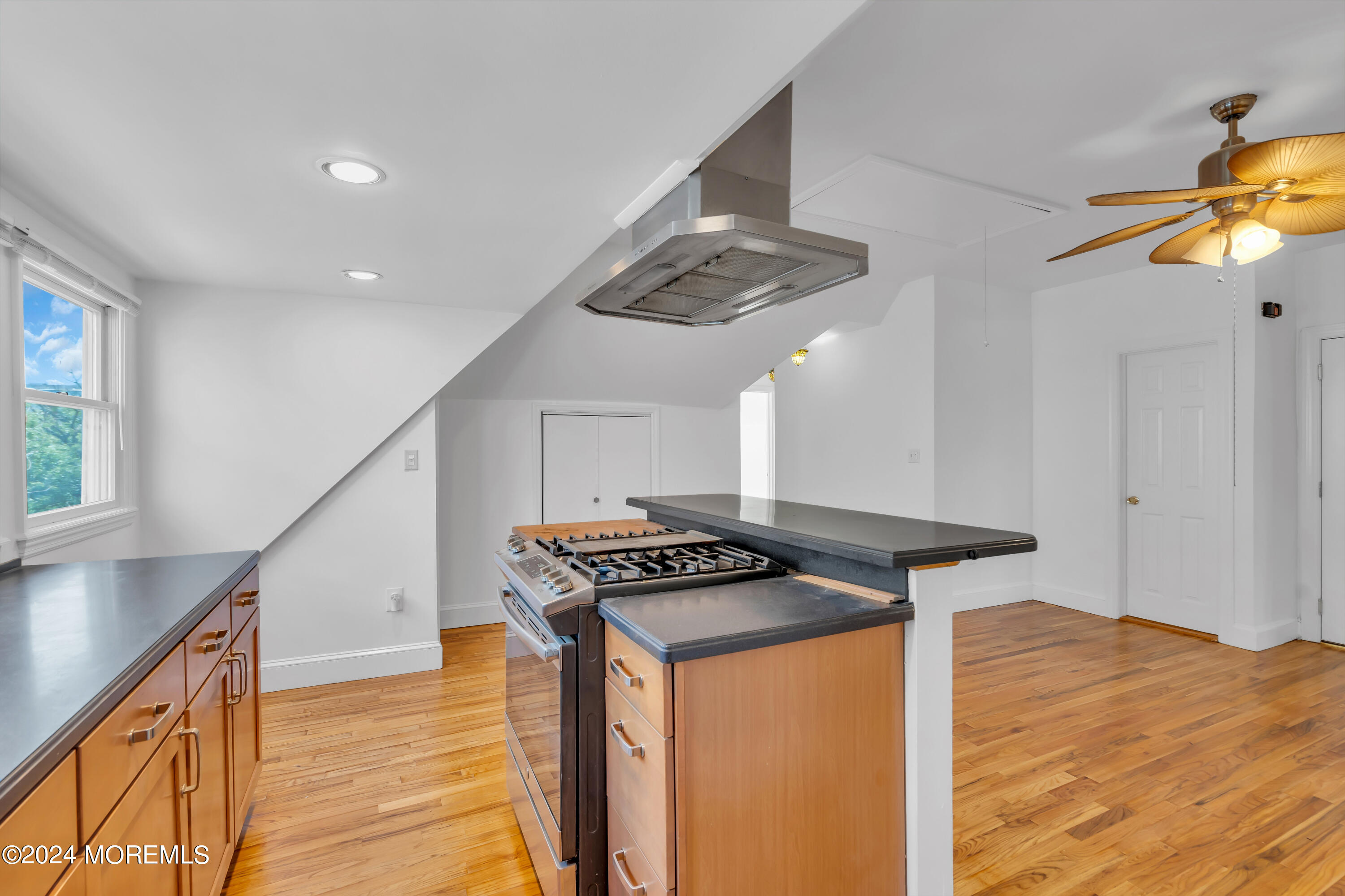 304 8th Avenue, 3