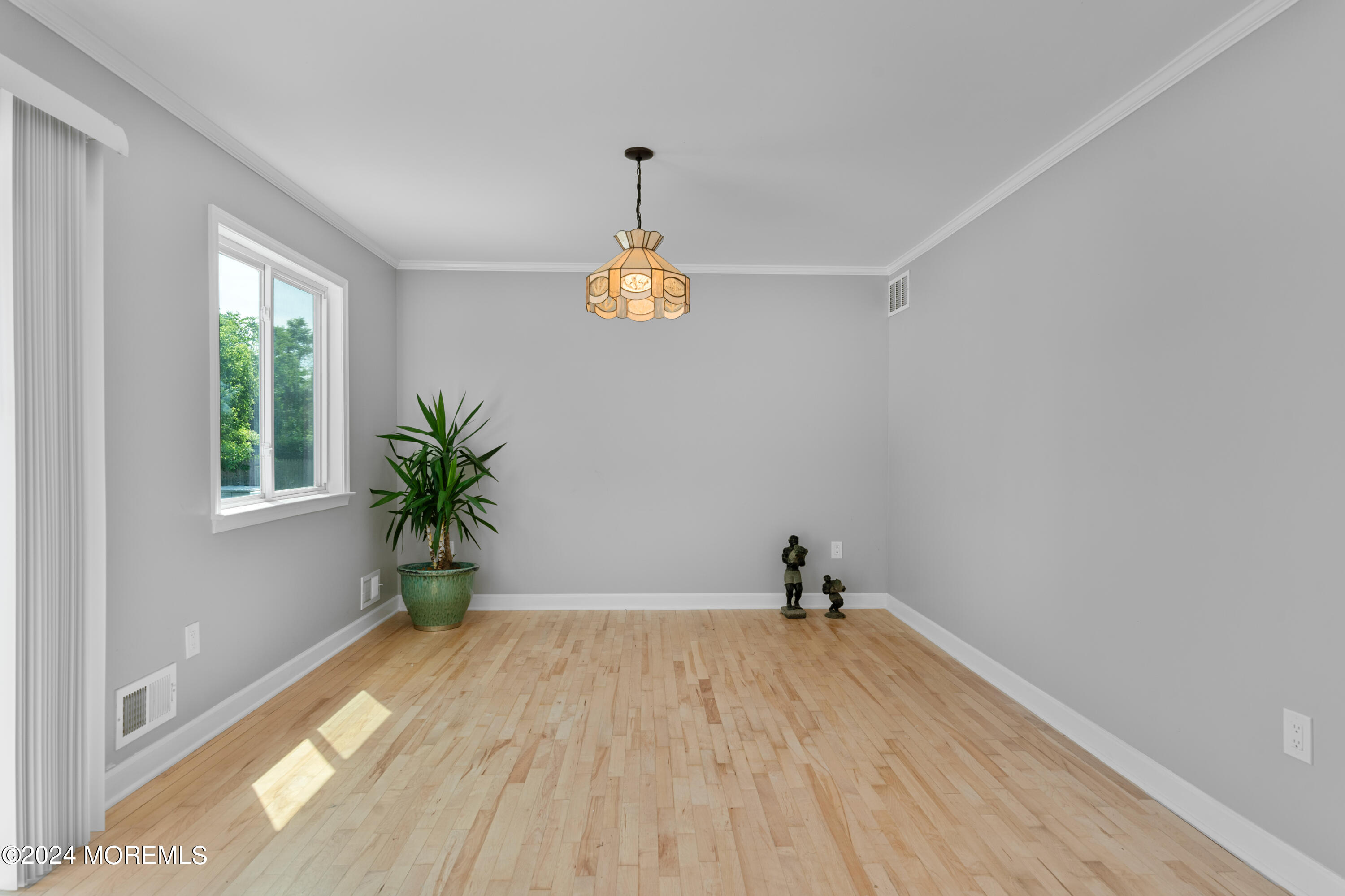 213 Edwards Avenue
