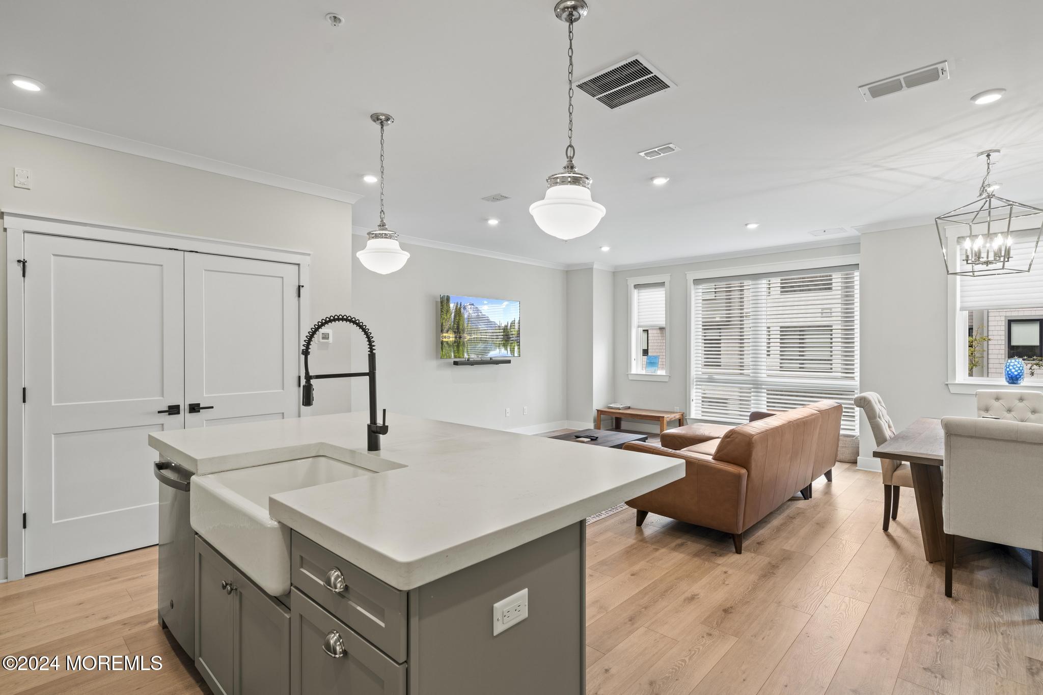 301 Cookman Avenue, 6