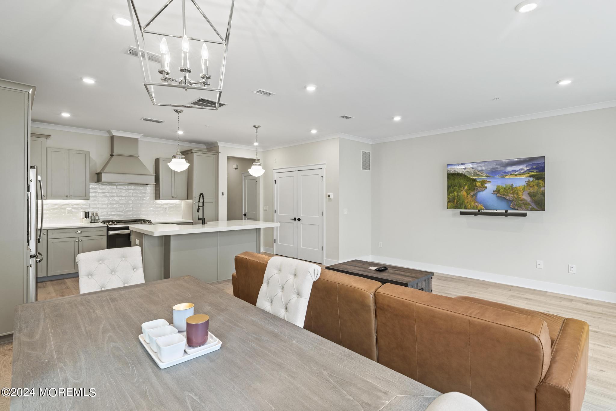 301 Cookman Avenue, 6