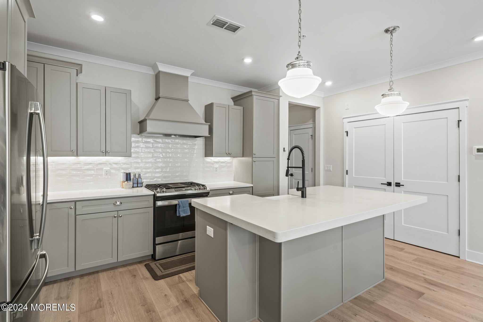 301 Cookman Avenue, 6