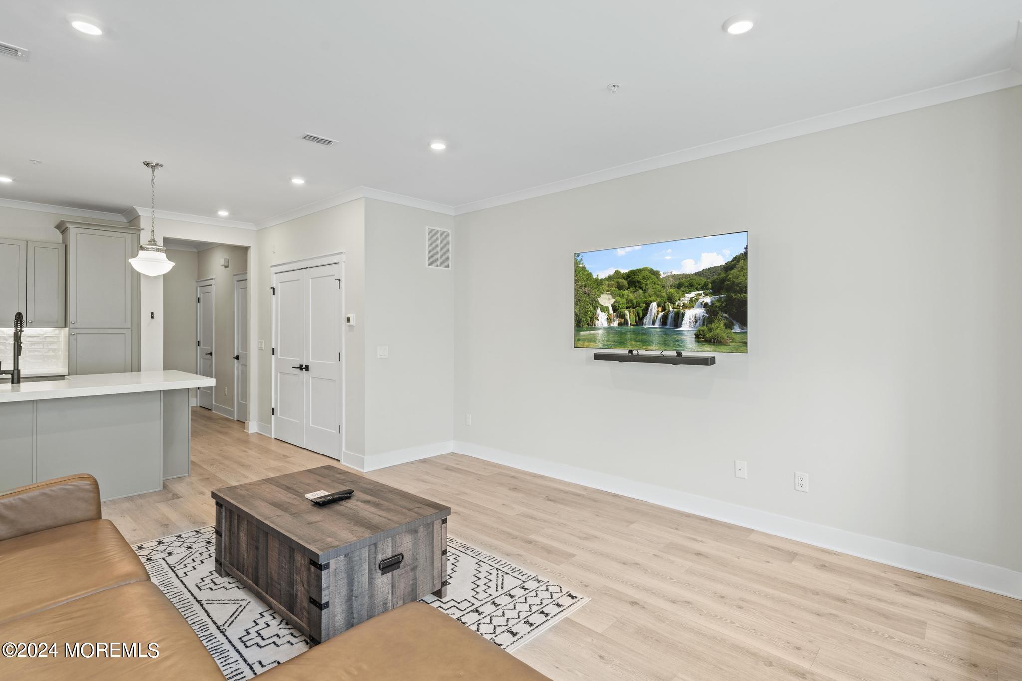 301 Cookman Avenue, 6