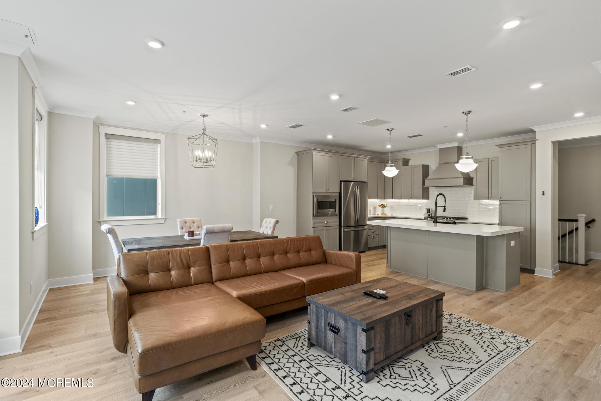 301 Cookman Avenue, 6
