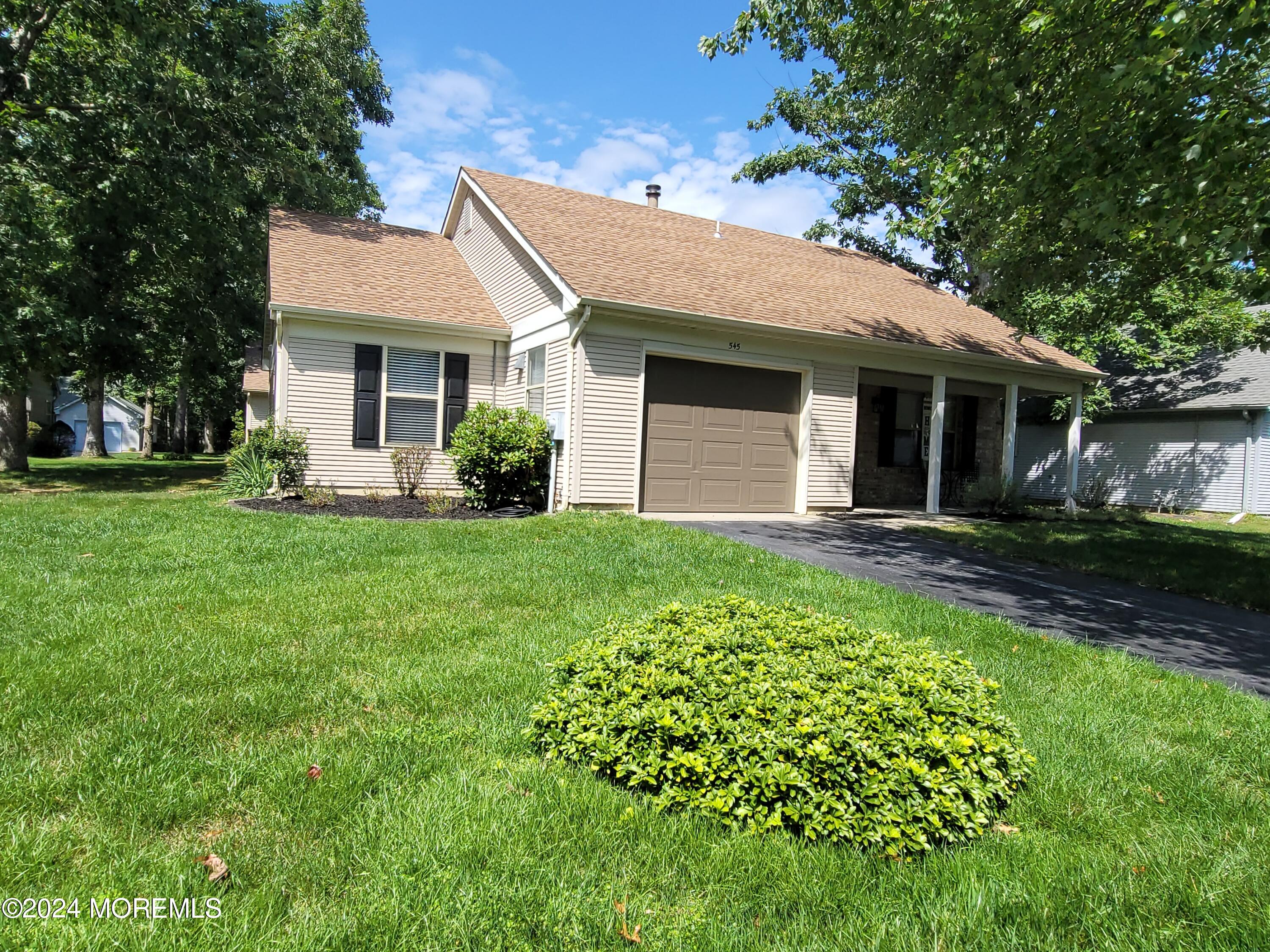 545 Petunia Lane N