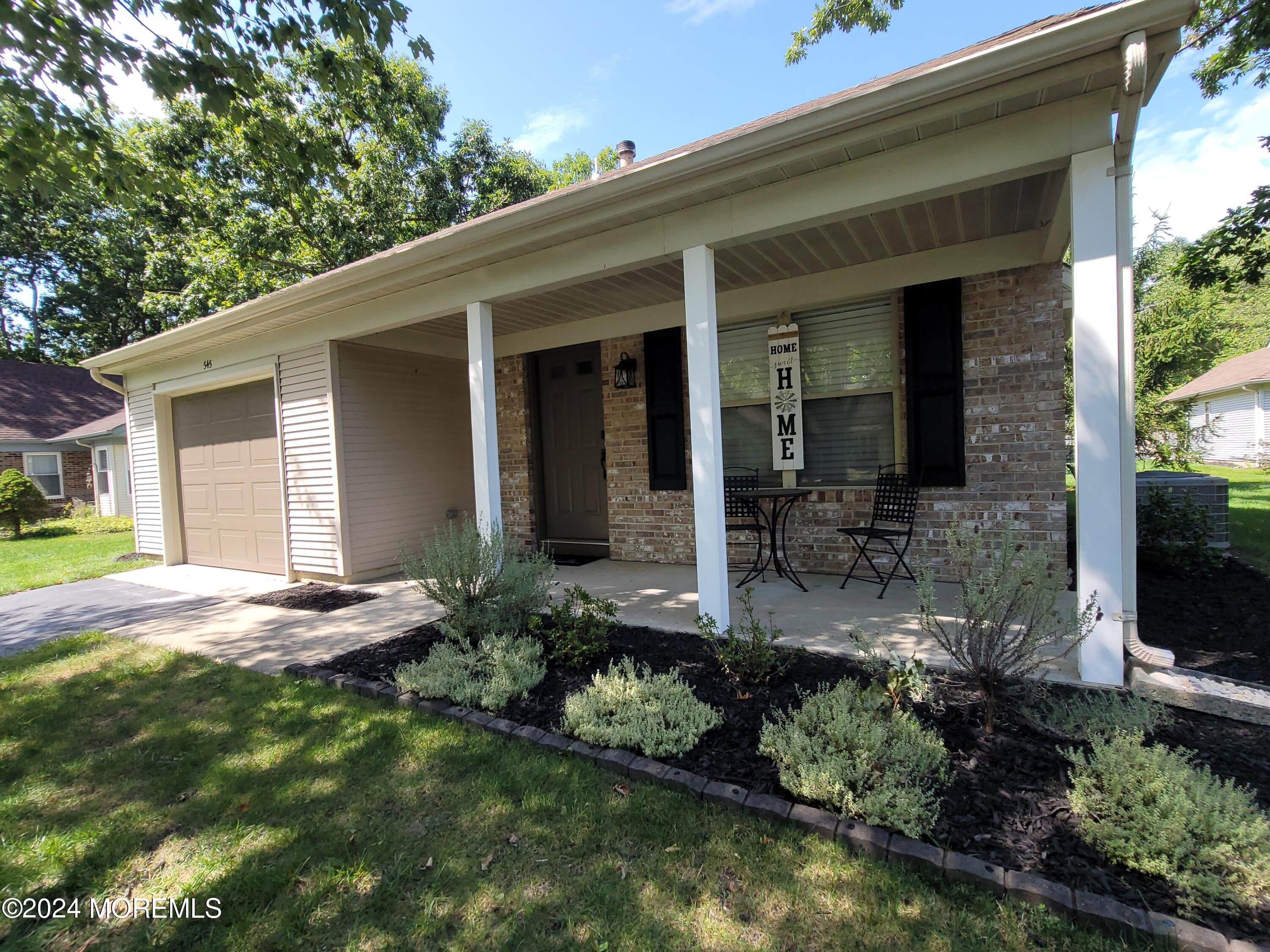 545 Petunia Lane N