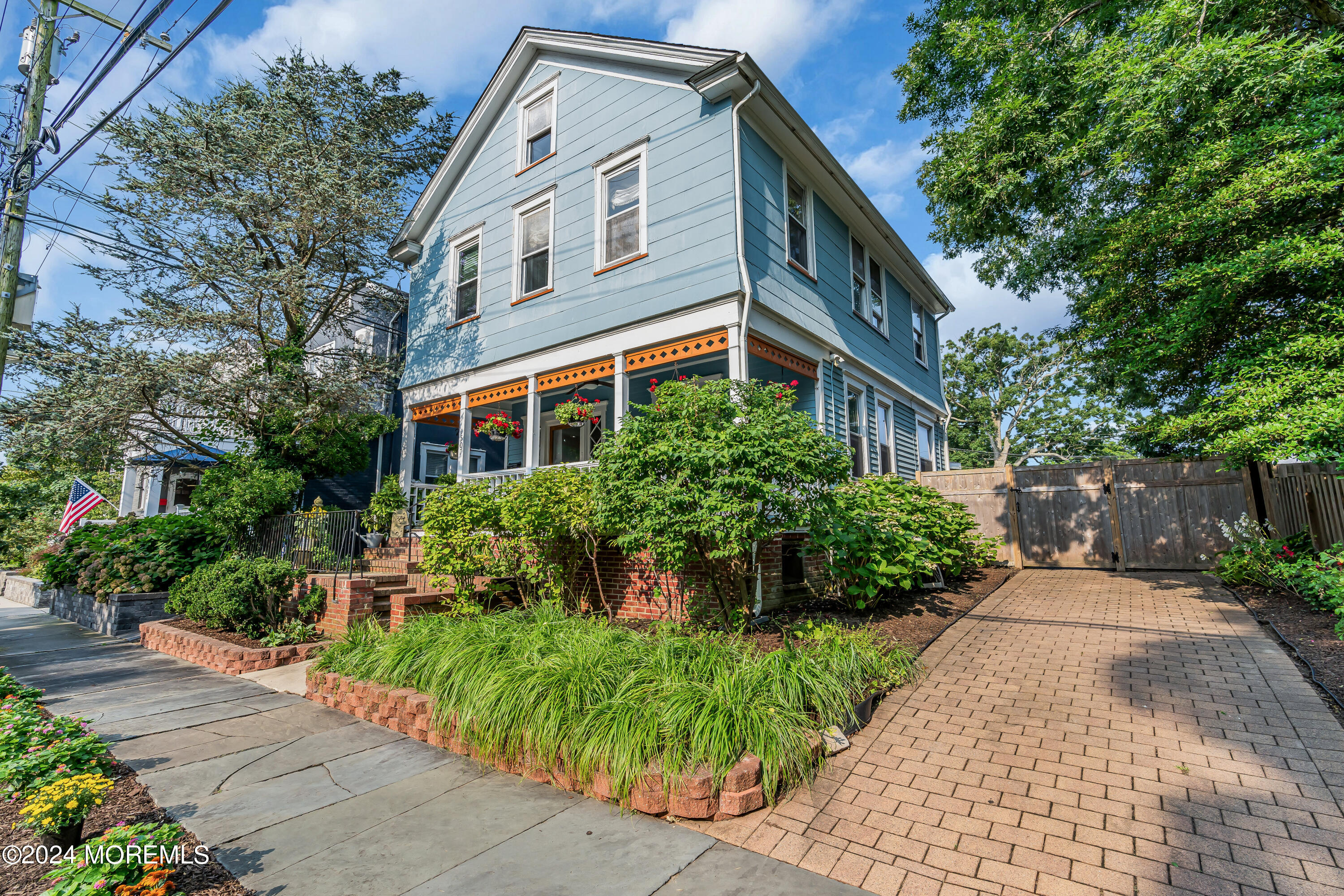 1507 Emory Street
