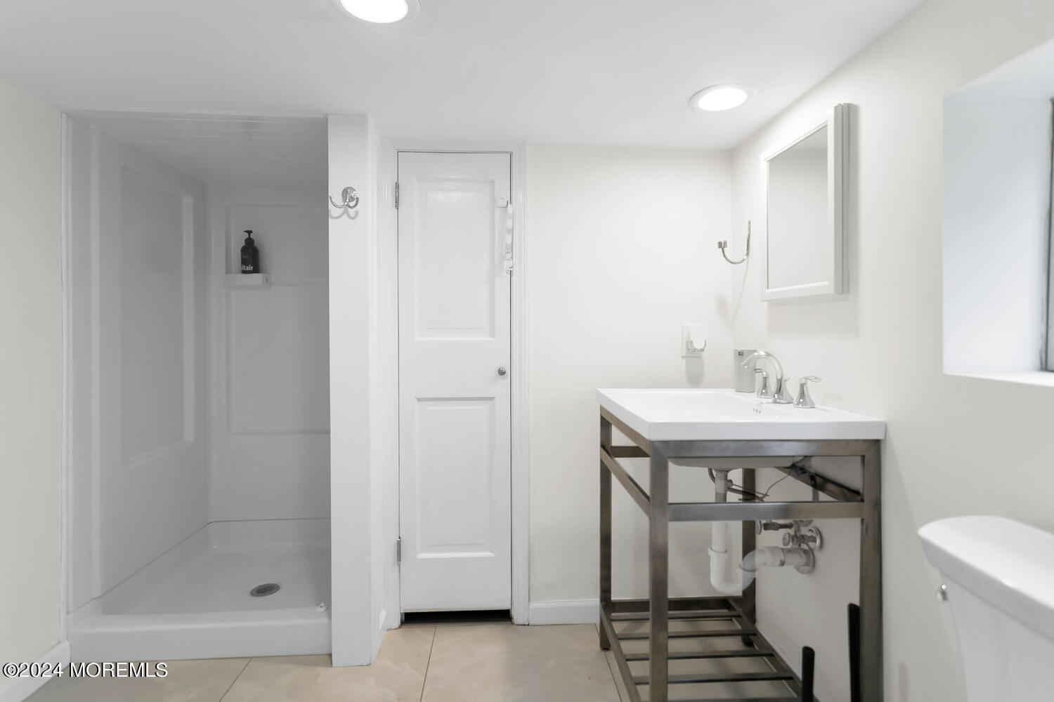 1407 1/2 Bangs Avenue