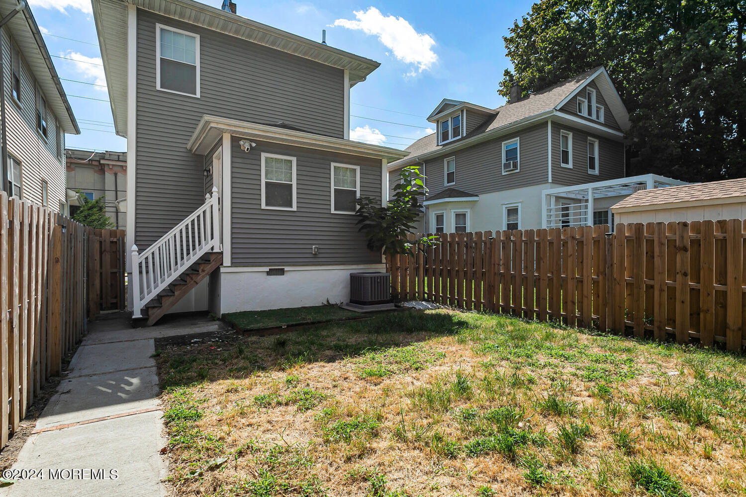 1407 1/2 Bangs Avenue