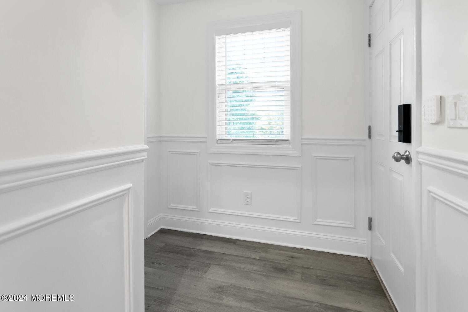 1407 1/2 Bangs Avenue