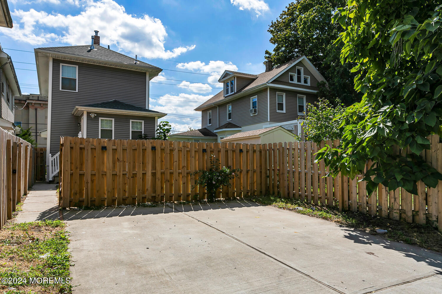 1407 1/2 Bangs Avenue