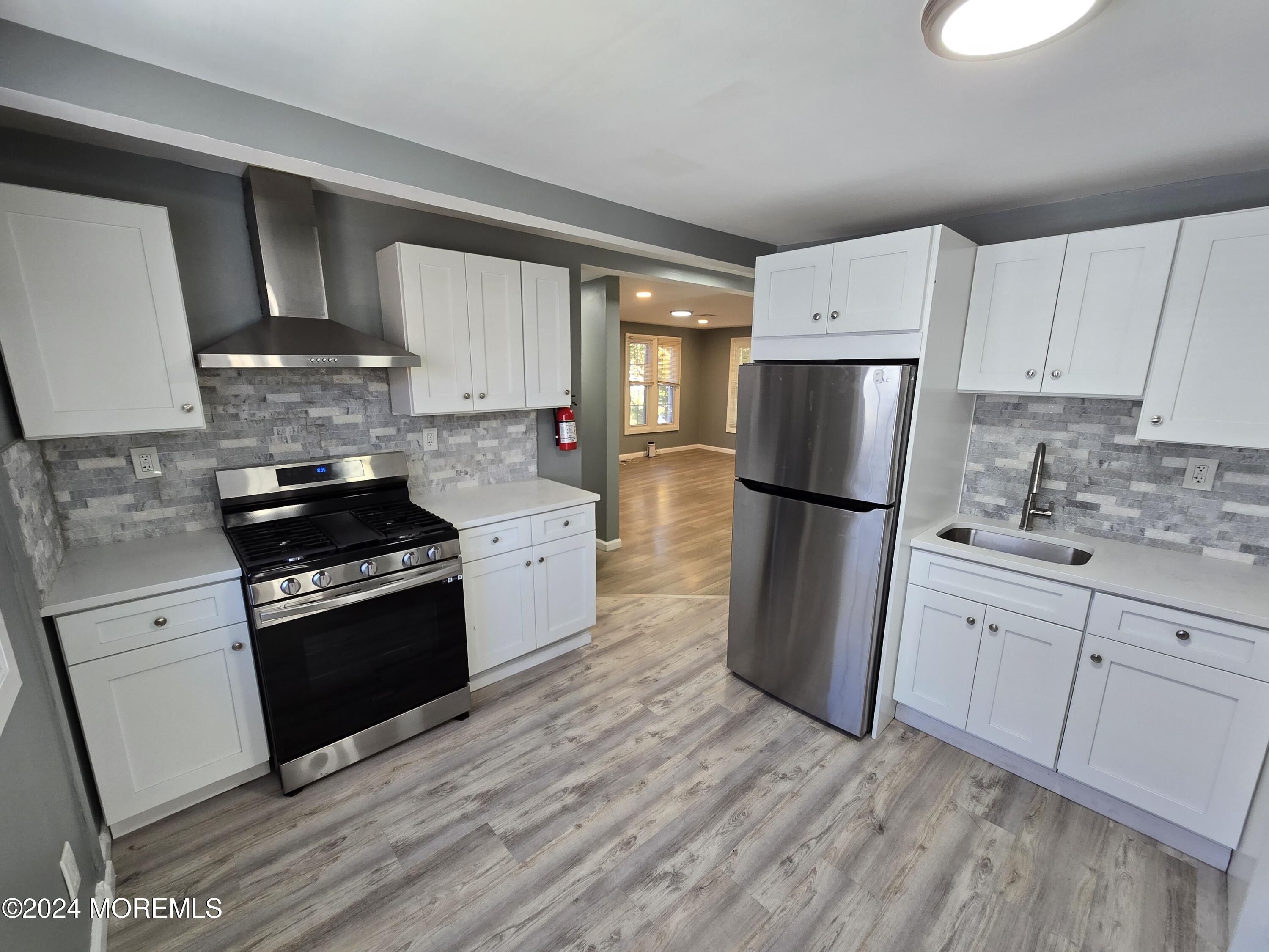 916 Sunset Avenue, 2