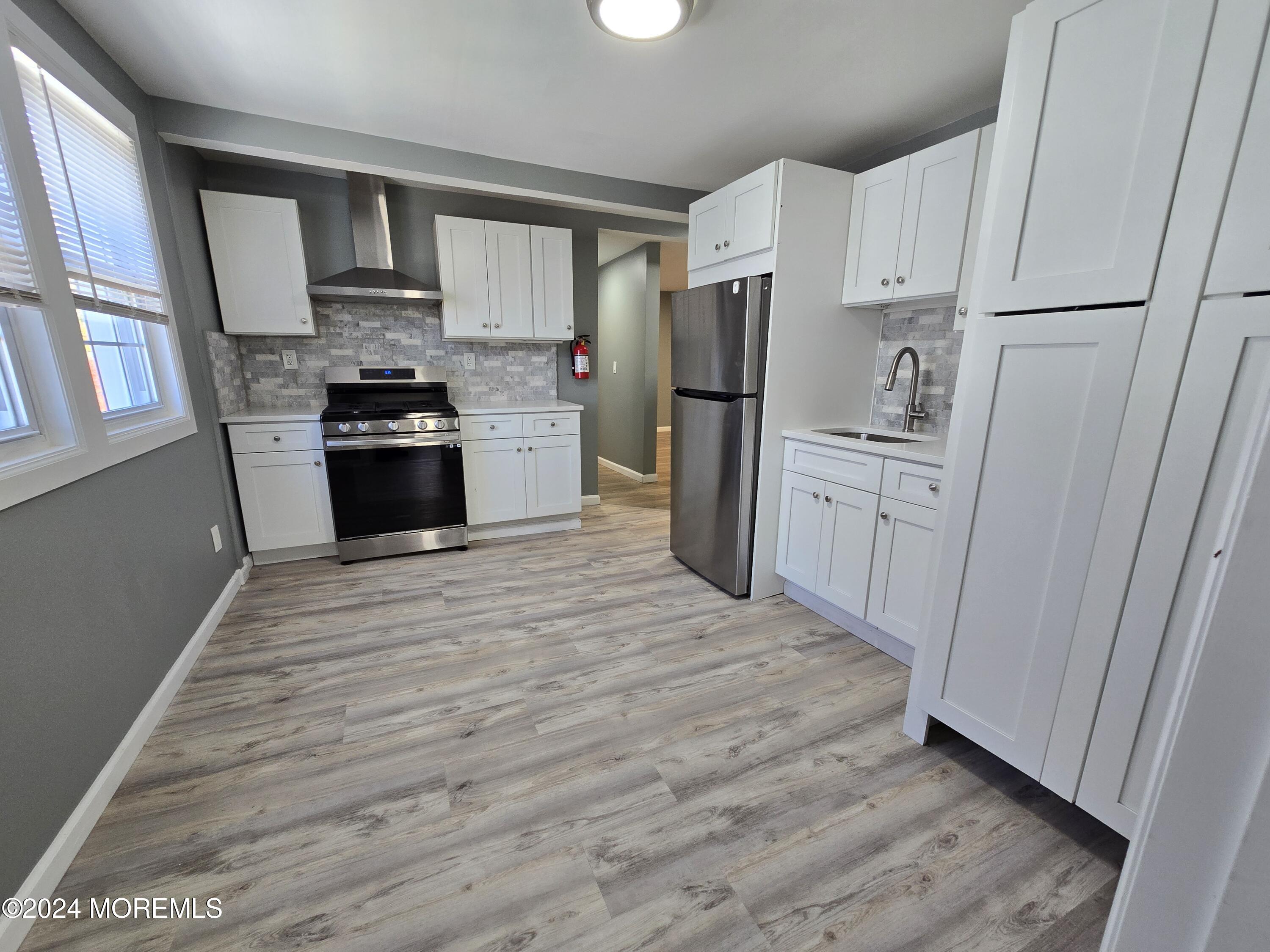 916 Sunset Avenue, 2