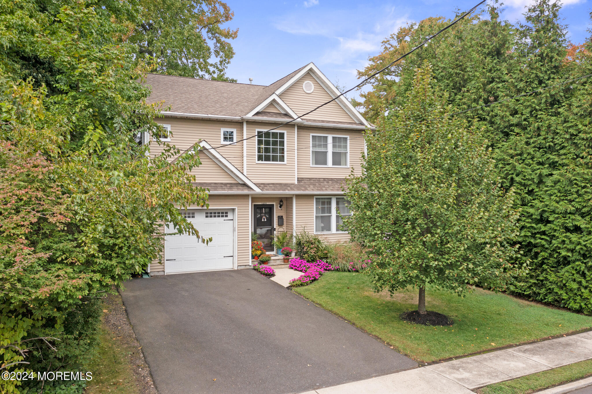 1405 Laurel Avenue
