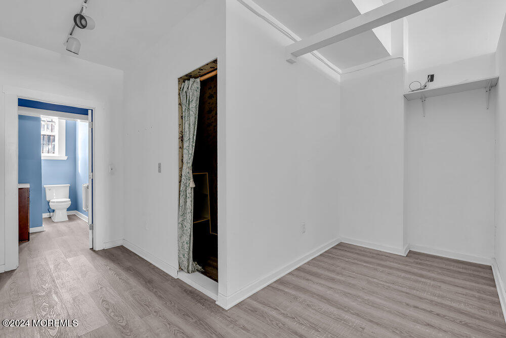 60 Main Avenue, 3