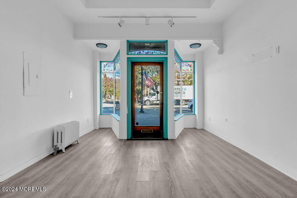 60 Main Avenue, 3