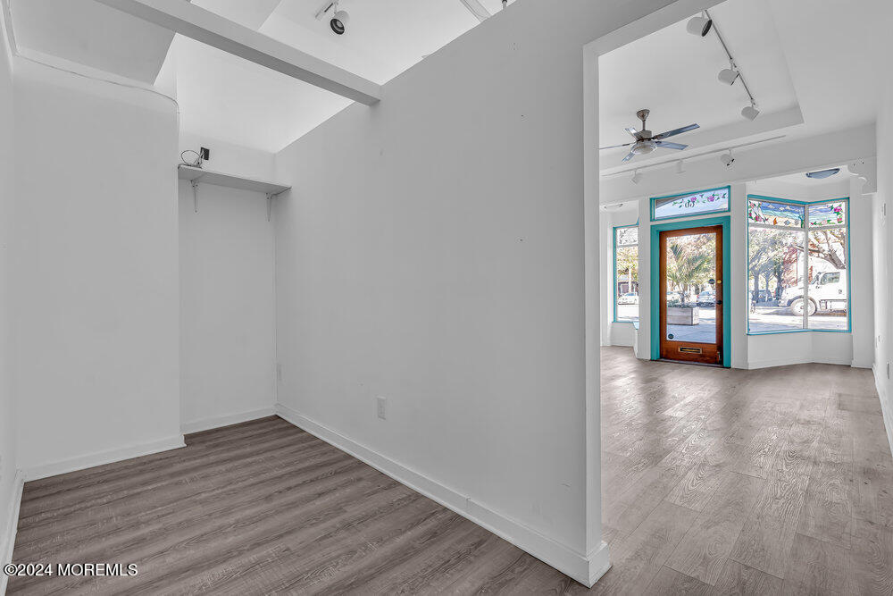 60 Main Avenue, 3