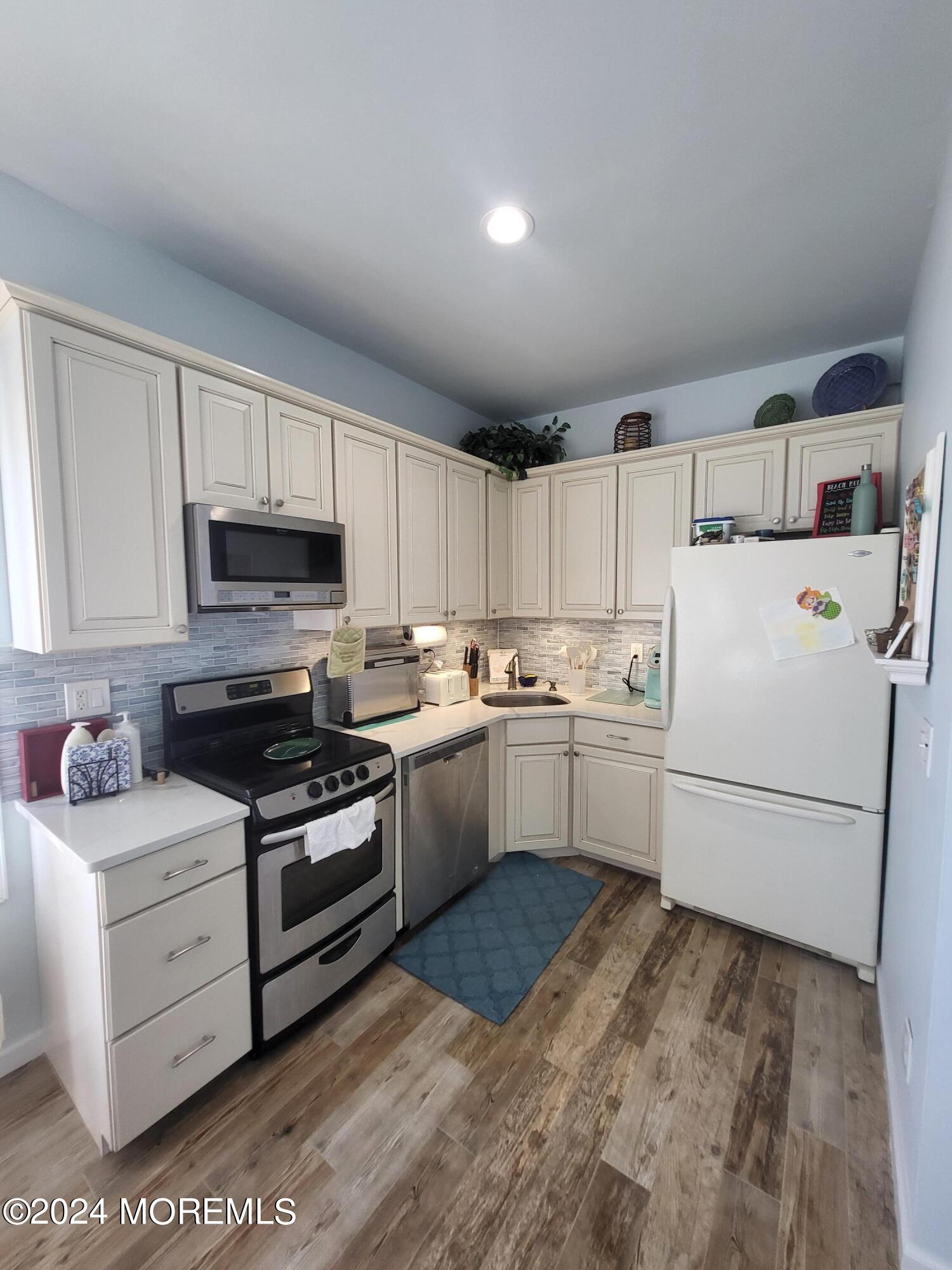 15 Garfield Avenue, 404, Avon-by-the-sea Unit: 404