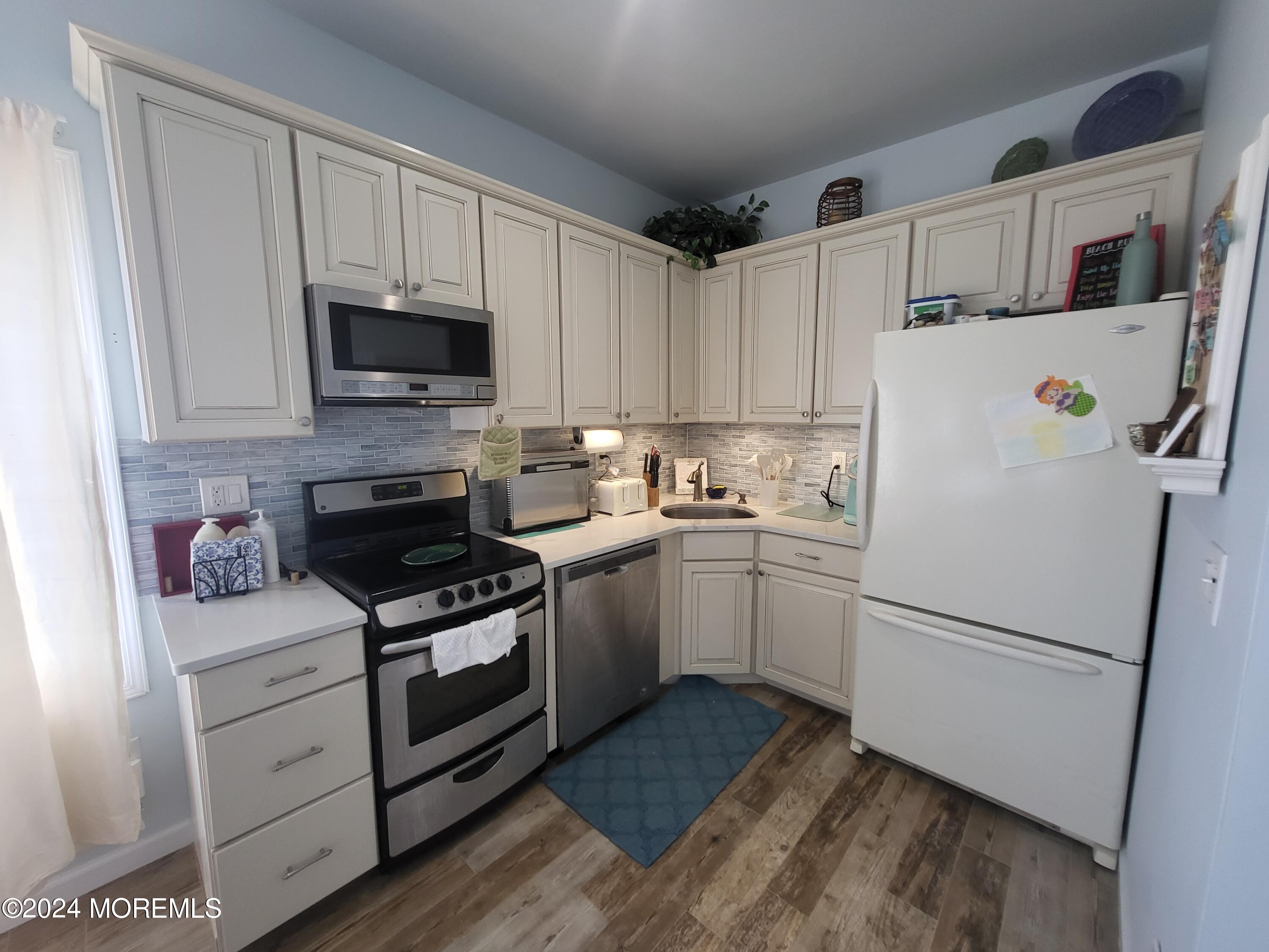15 Garfield Avenue, 404, Avon-by-the-sea Unit: 404