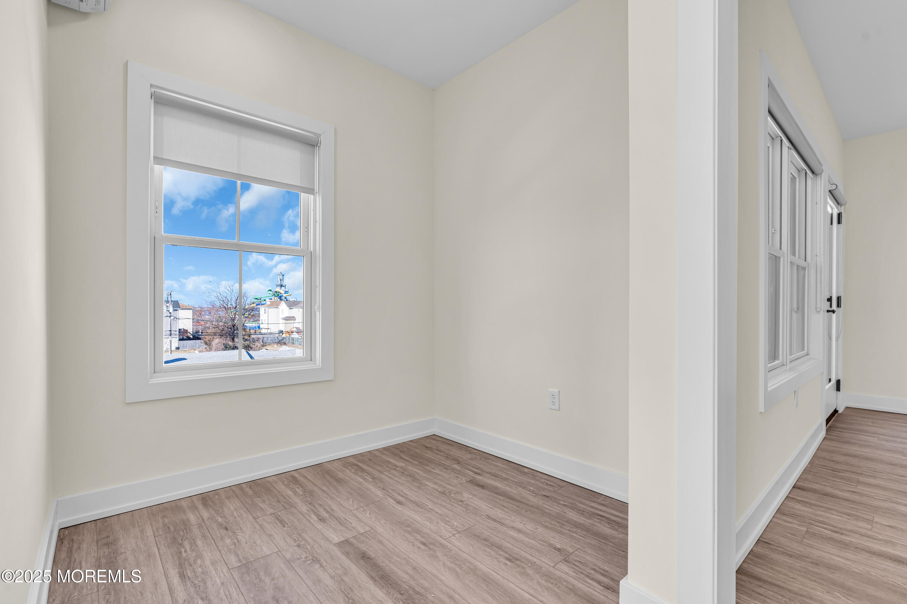 19 Carr Avenue, 220
