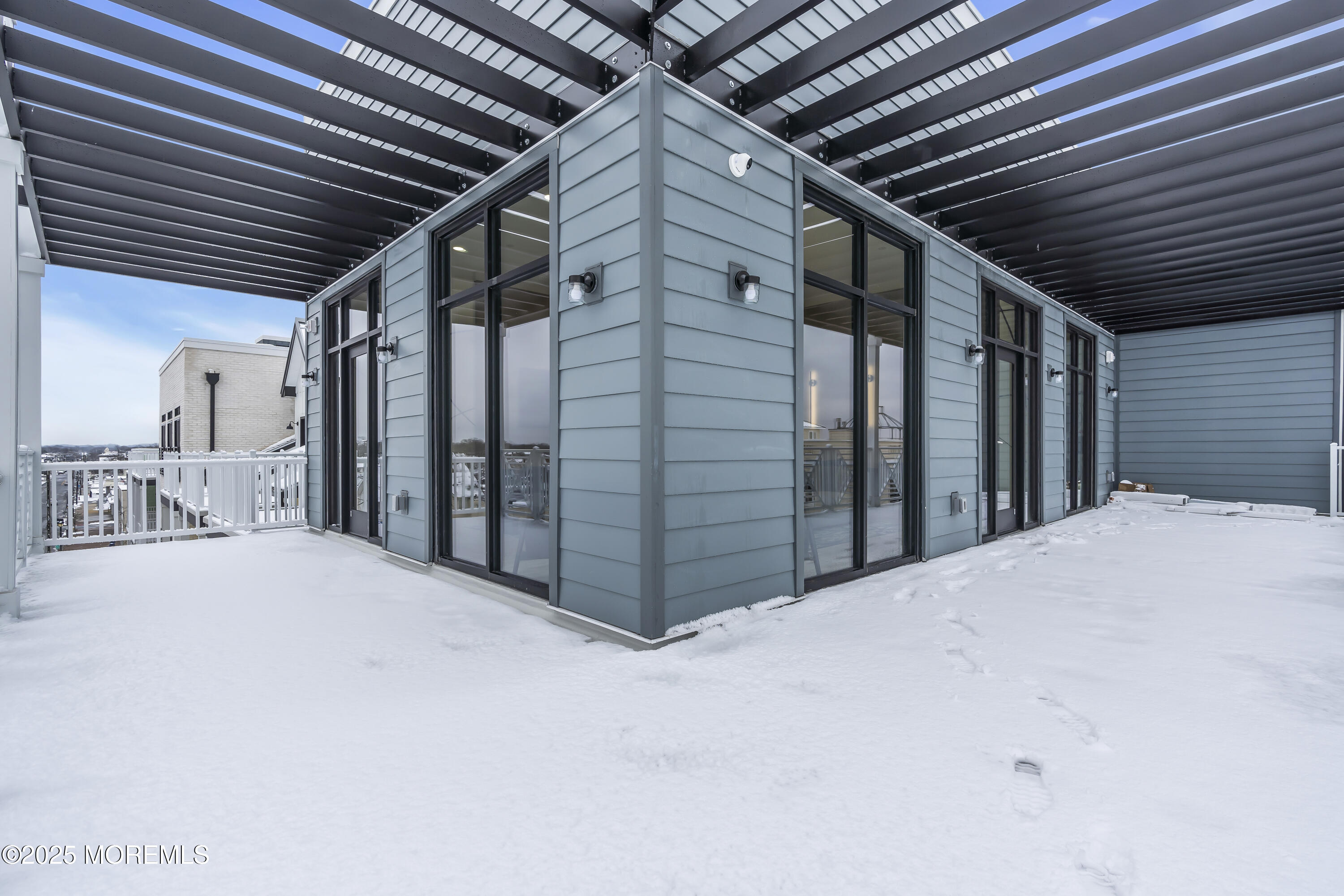 19 Carr Avenue, 220