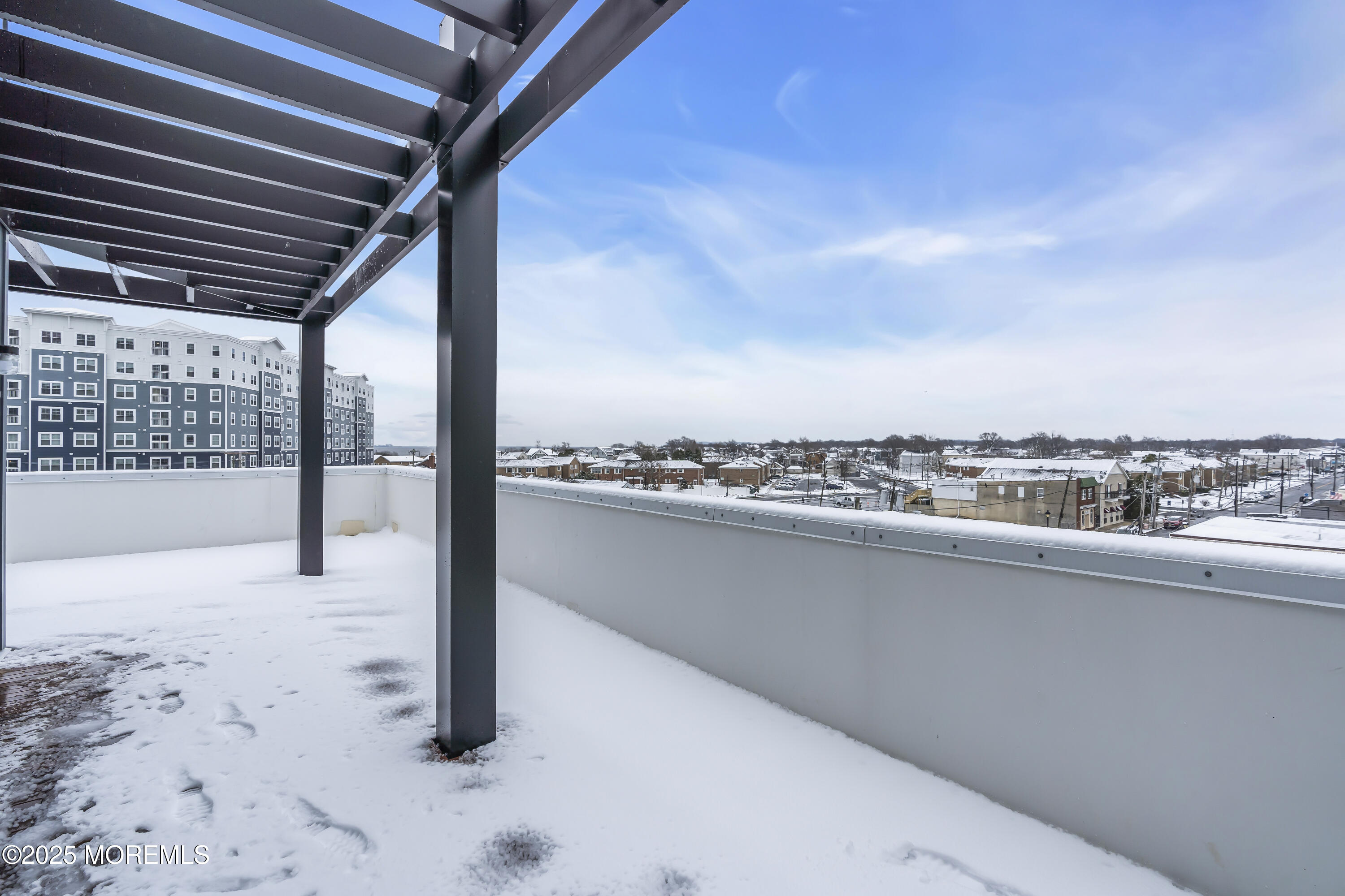 19 Carr Avenue, 220