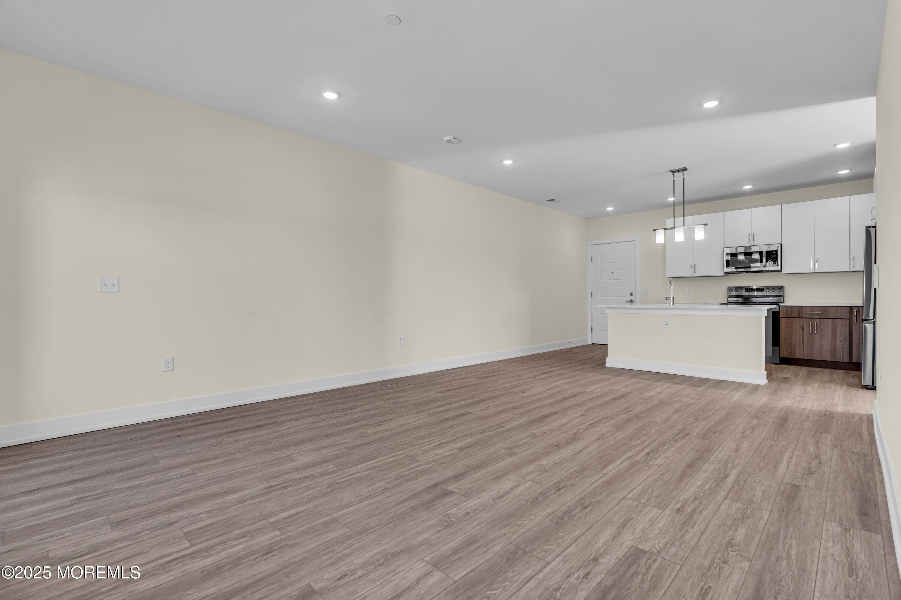 19 Carr Avenue, 220