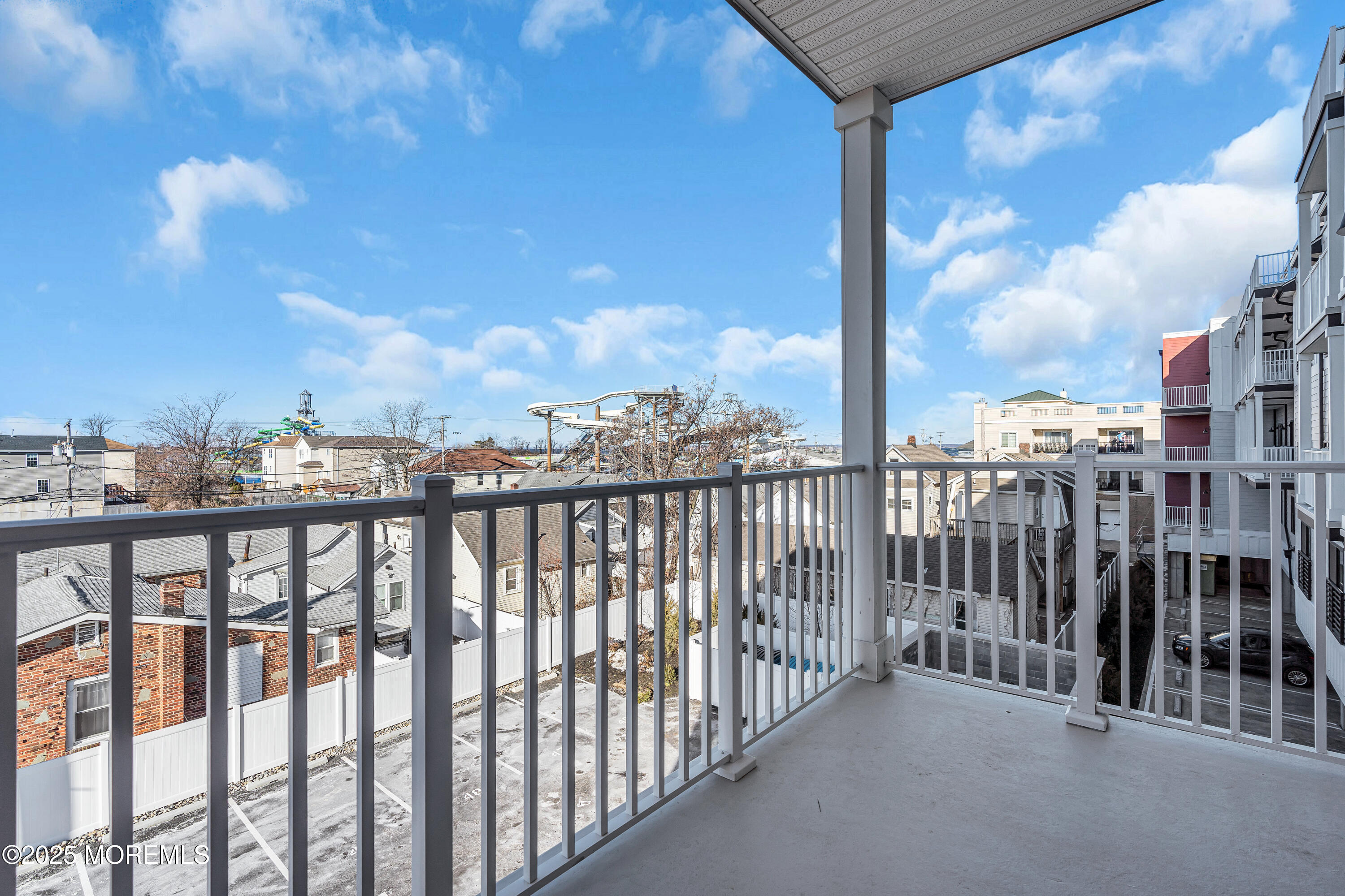 19 Carr Avenue, 220