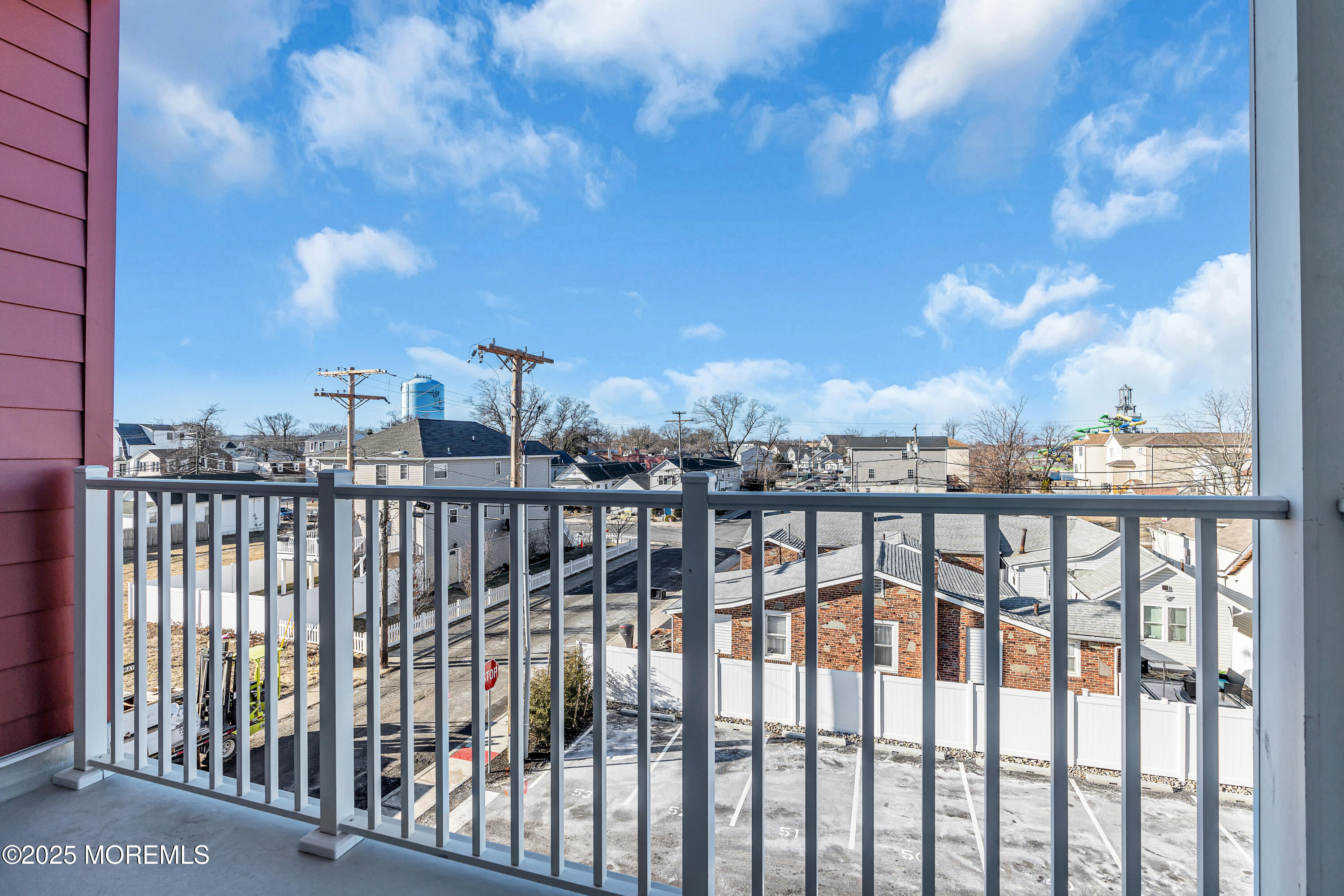 19 Carr Avenue, 220