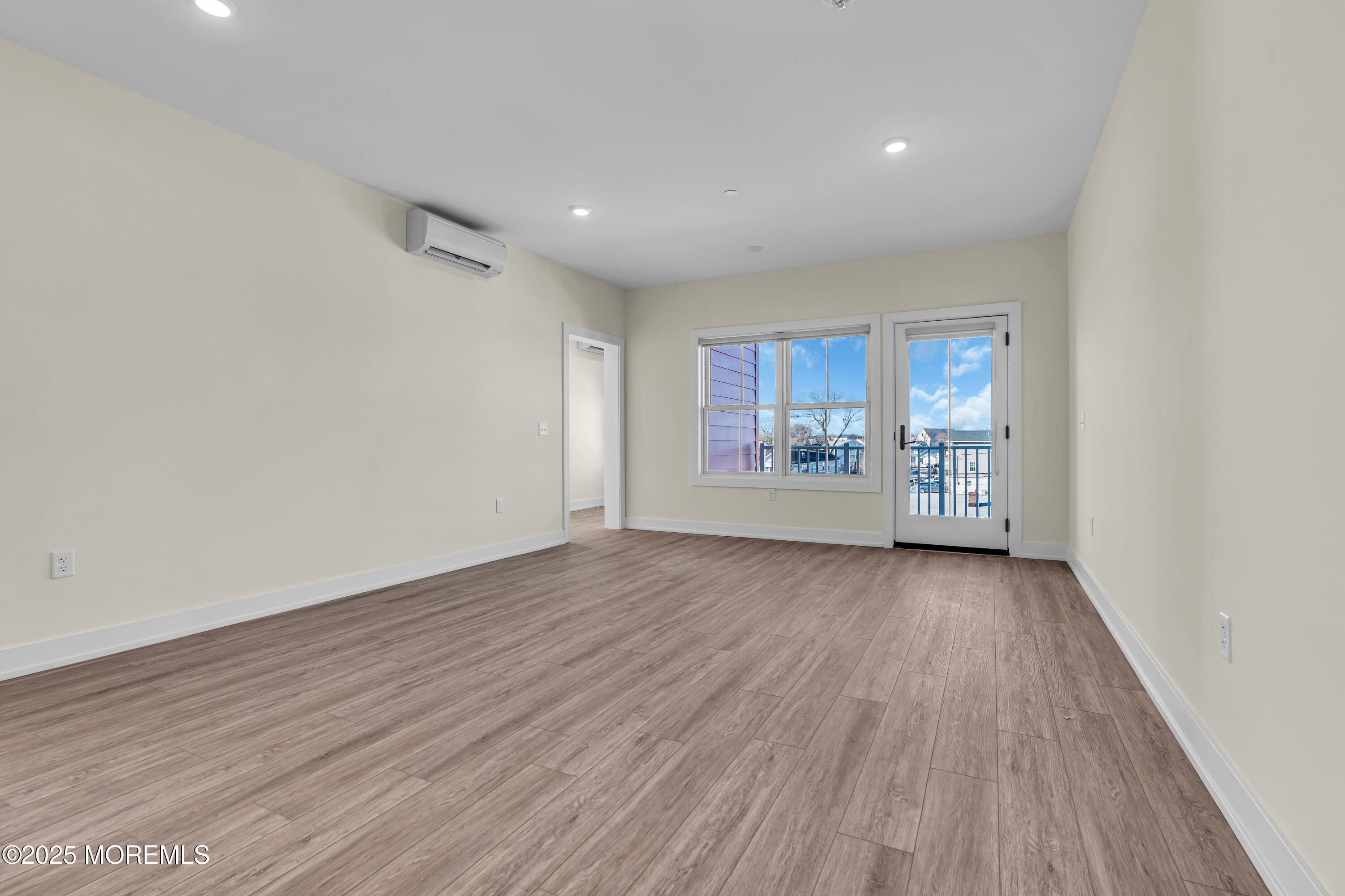 19 Carr Avenue, 220